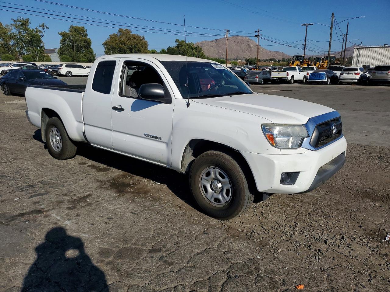 2014 Toyota Tacoma Access Cab White vin: 5TFTX4CN8EX042373