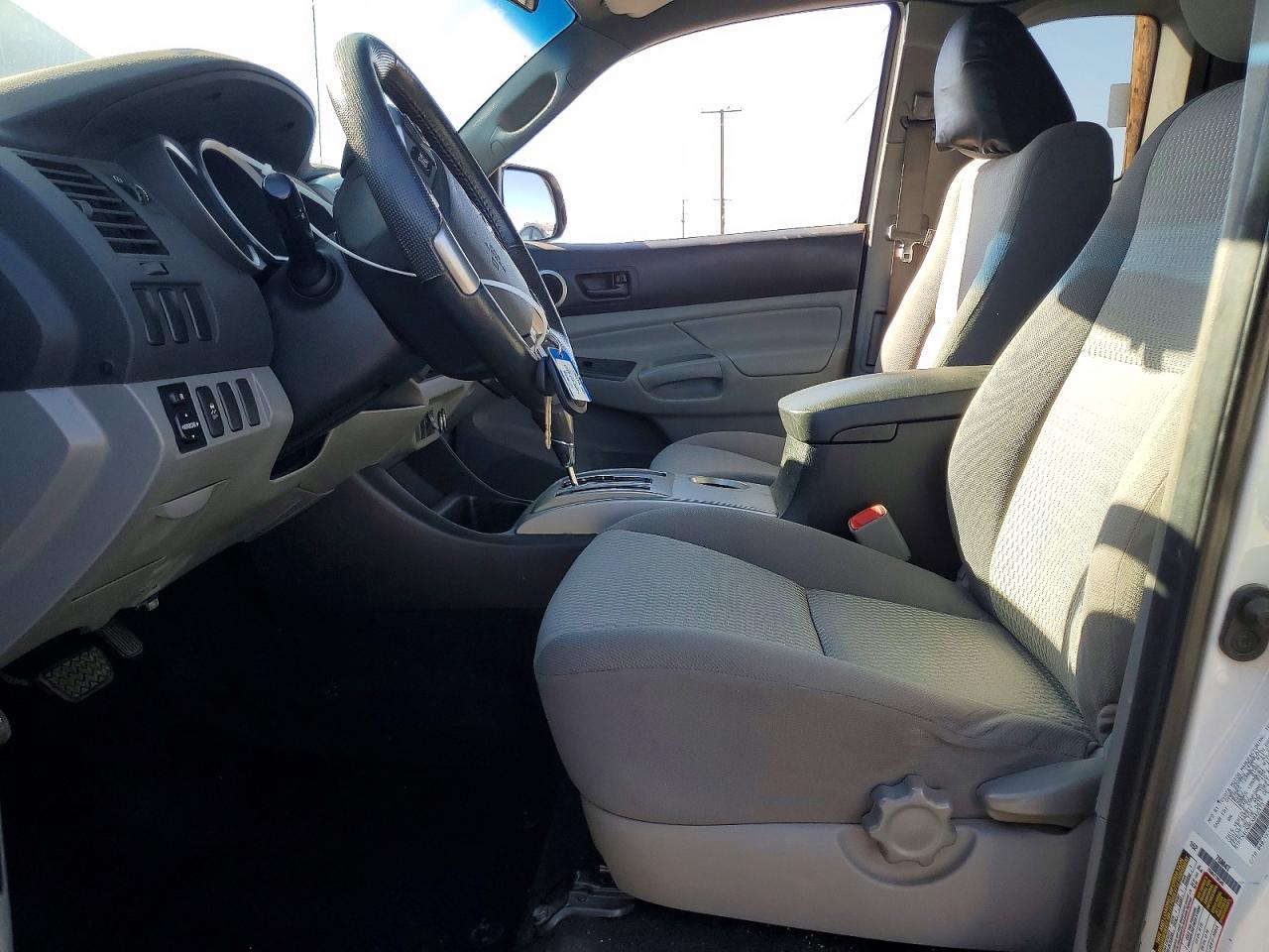 2014 Toyota Tacoma Access Cab White vin: 5TFTX4CN8EX042373