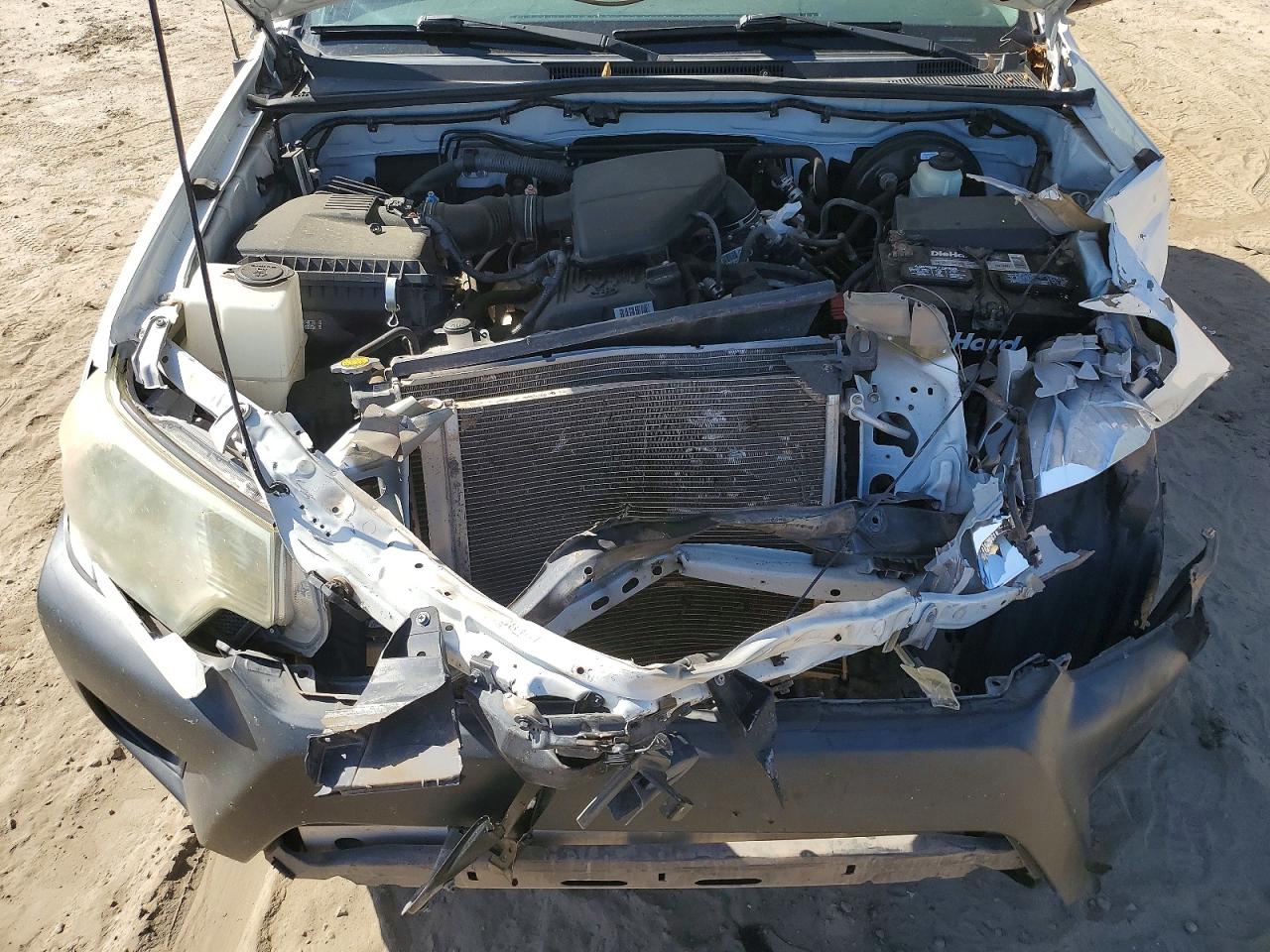 2015 Toyota Tacoma Access Cab White vin: 5TFTX4CN8FX048353