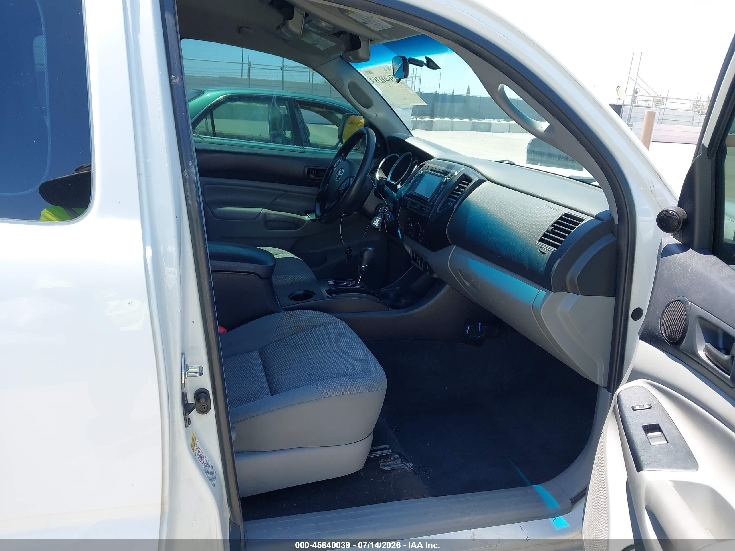 2015 Toyota Tacoma   White vin: 5TFTX4CN8FX054511