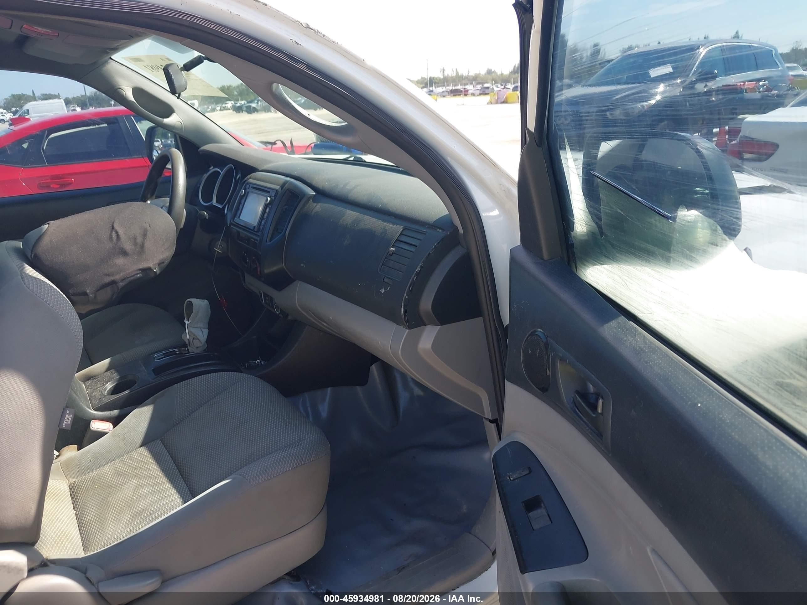 2014 Toyota Tacoma   White vin: 5TFTX4CN9EX039661