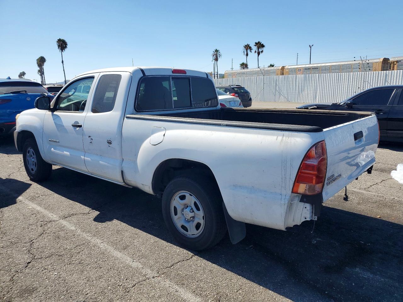2015 Toyota Tacoma Base White vin: 5TFTX4CN9FX049964