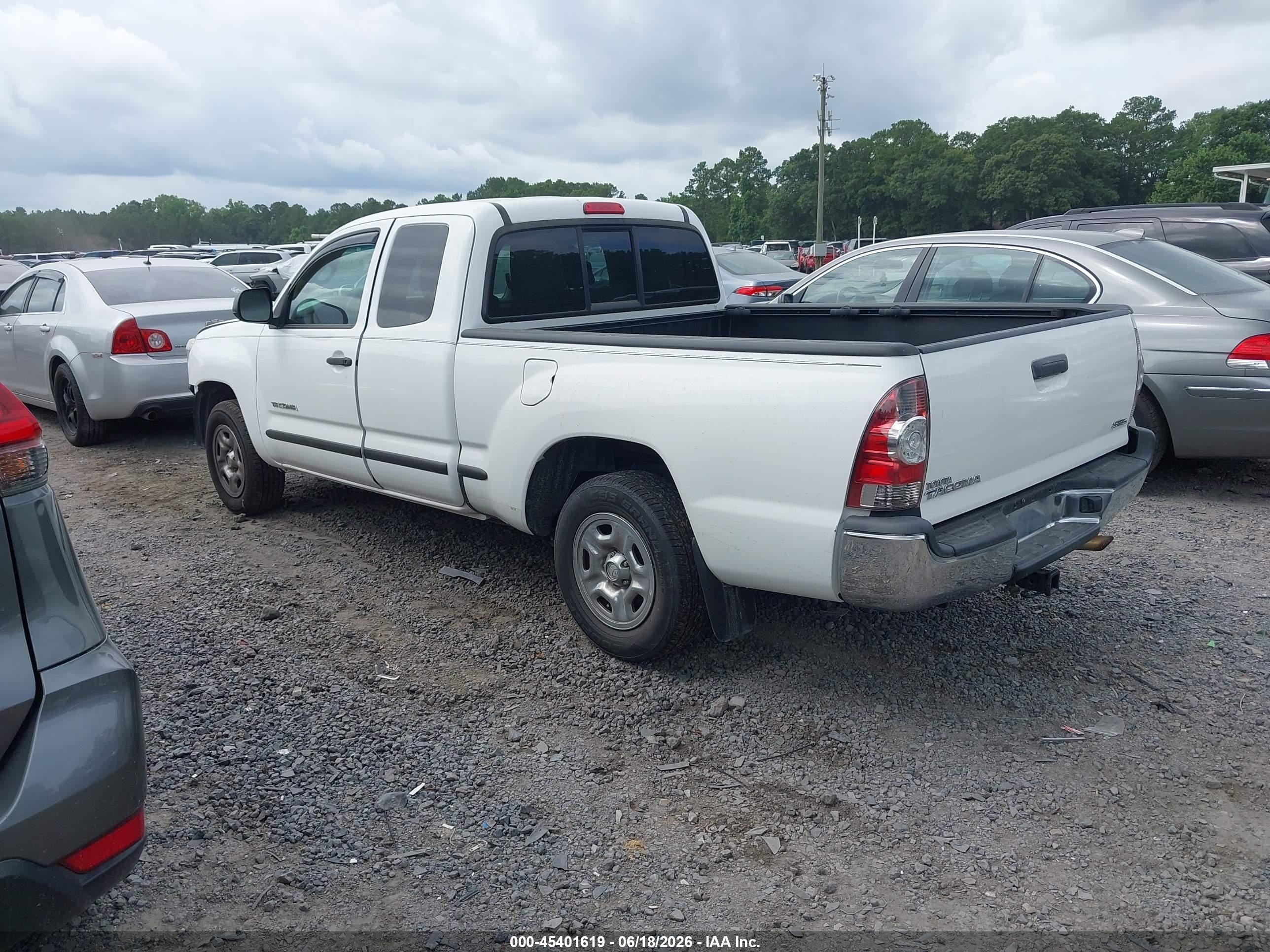 2013 Toyota Tacoma   White vin: 5TFTX4CNXDX024665