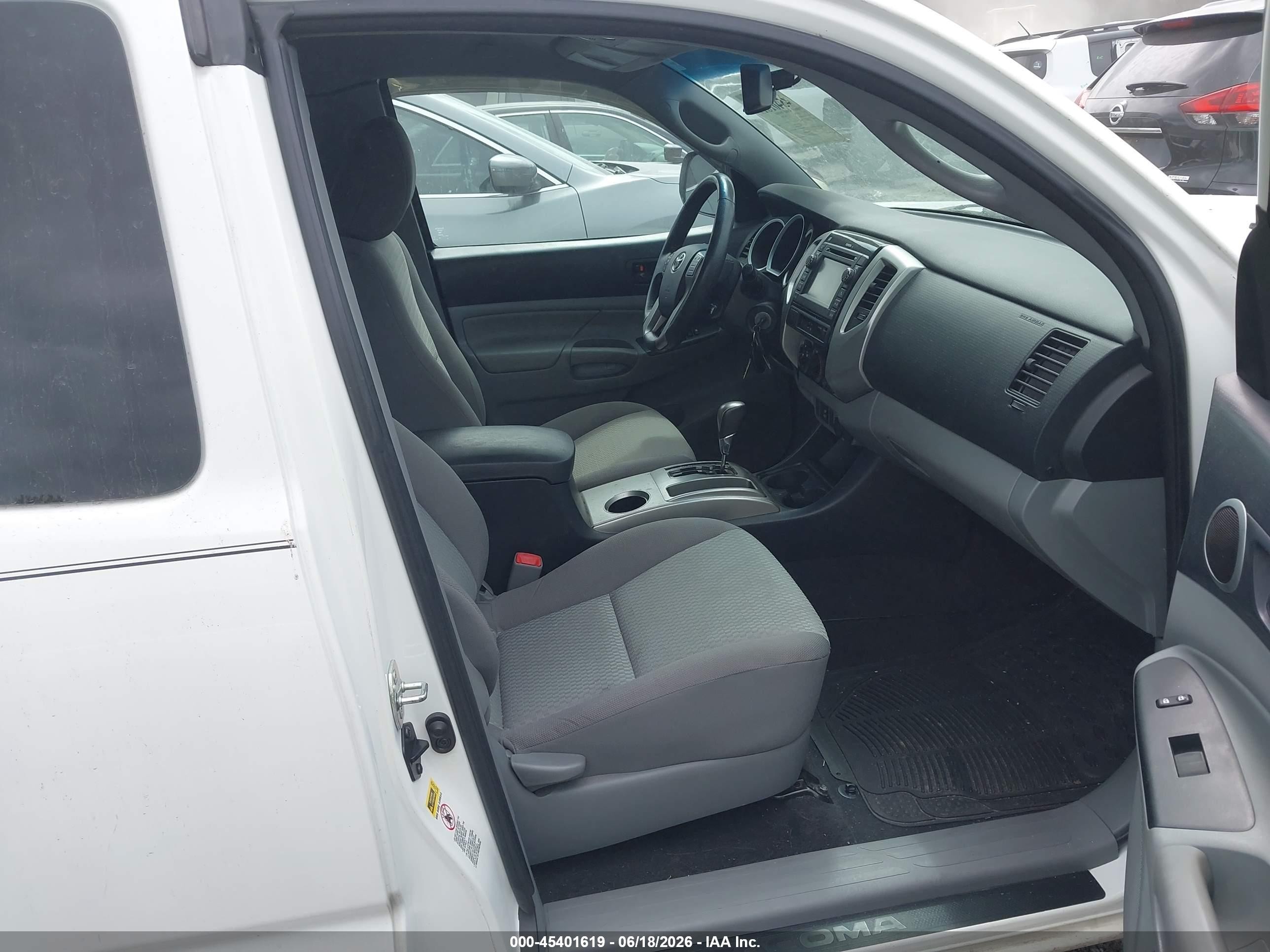 2013 Toyota Tacoma   White vin: 5TFTX4CNXDX024665