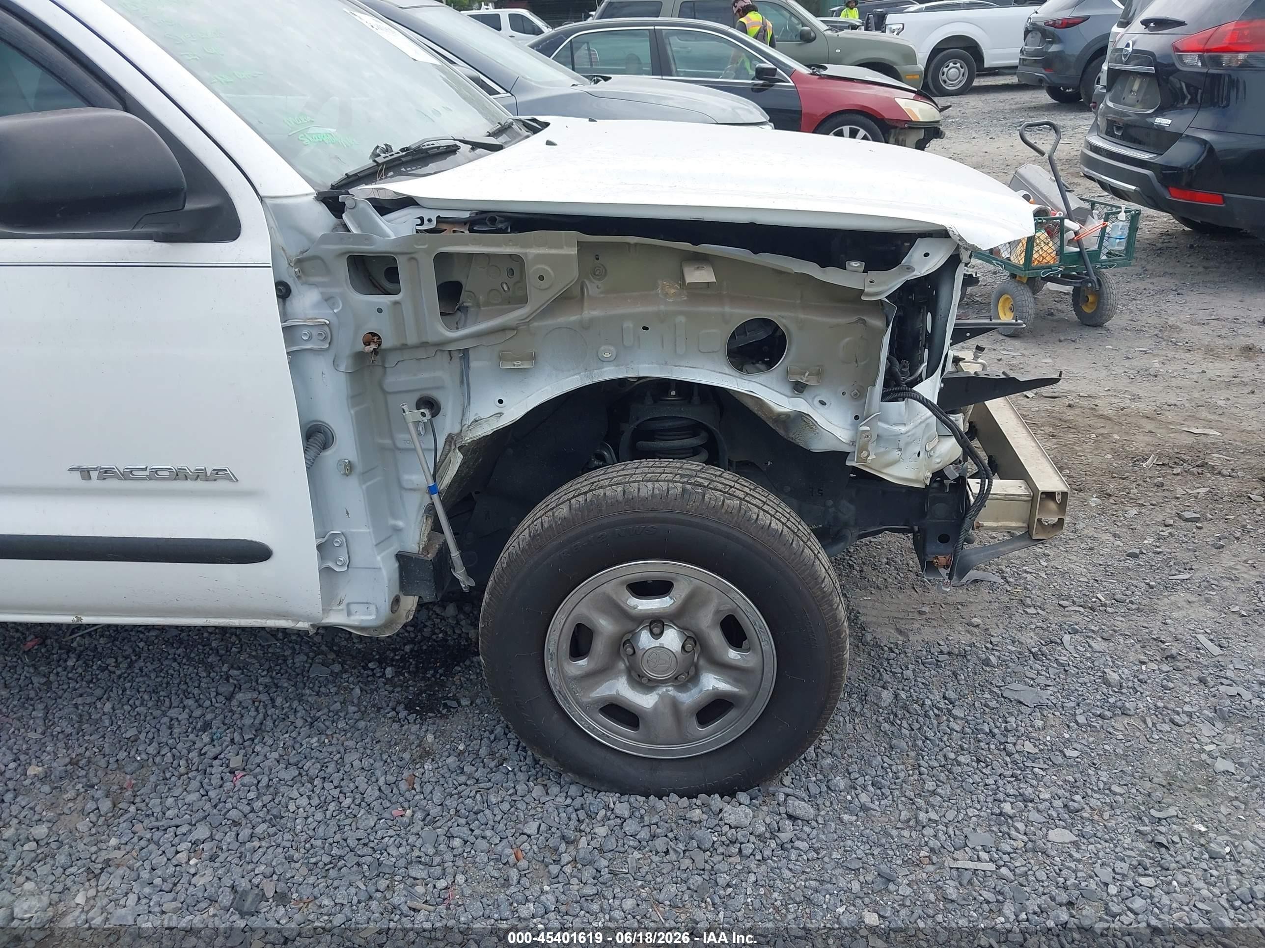 2013 Toyota Tacoma   White vin: 5TFTX4CNXDX024665