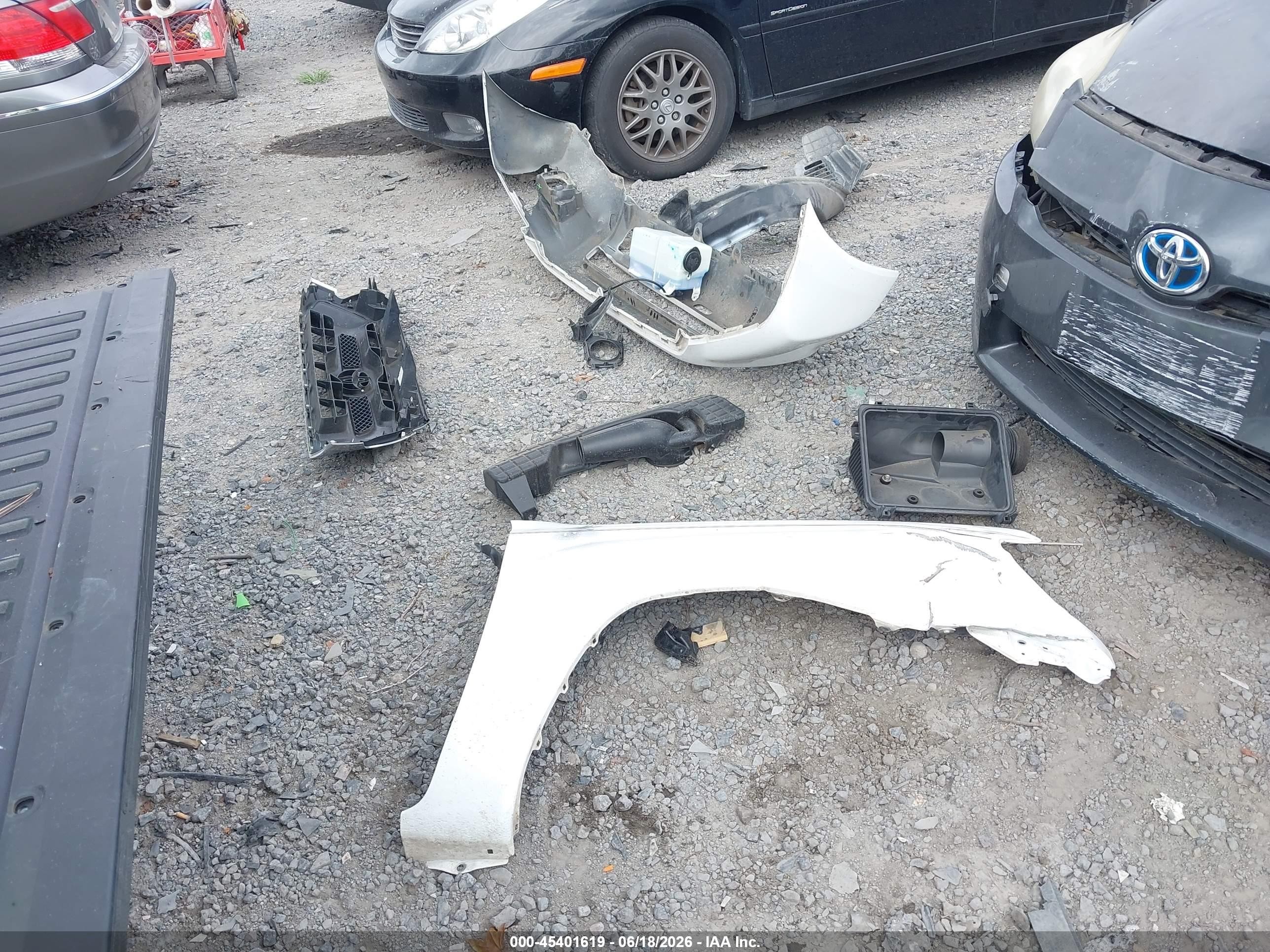 2013 Toyota Tacoma   White vin: 5TFTX4CNXDX024665