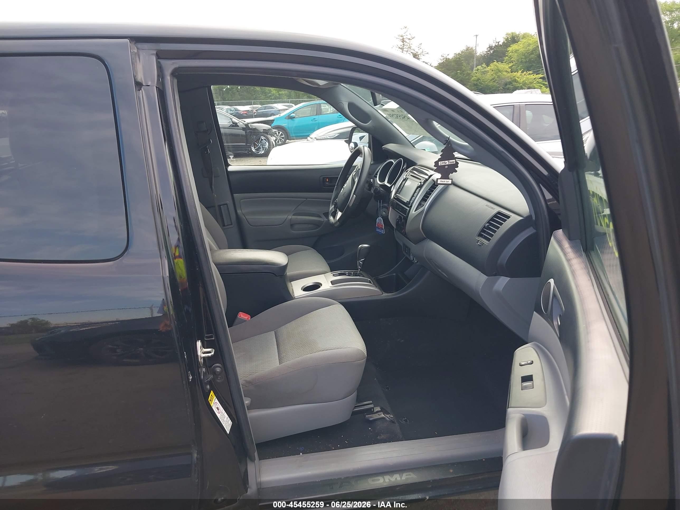 2014 Toyota Tacoma   Black vin: 5TFTX4CNXEX039670
