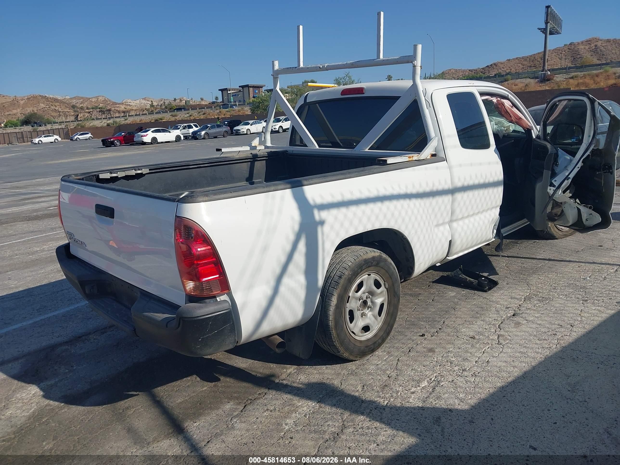 2015 Toyota Tacoma   White vin: 5TFTX4CNXFX068264