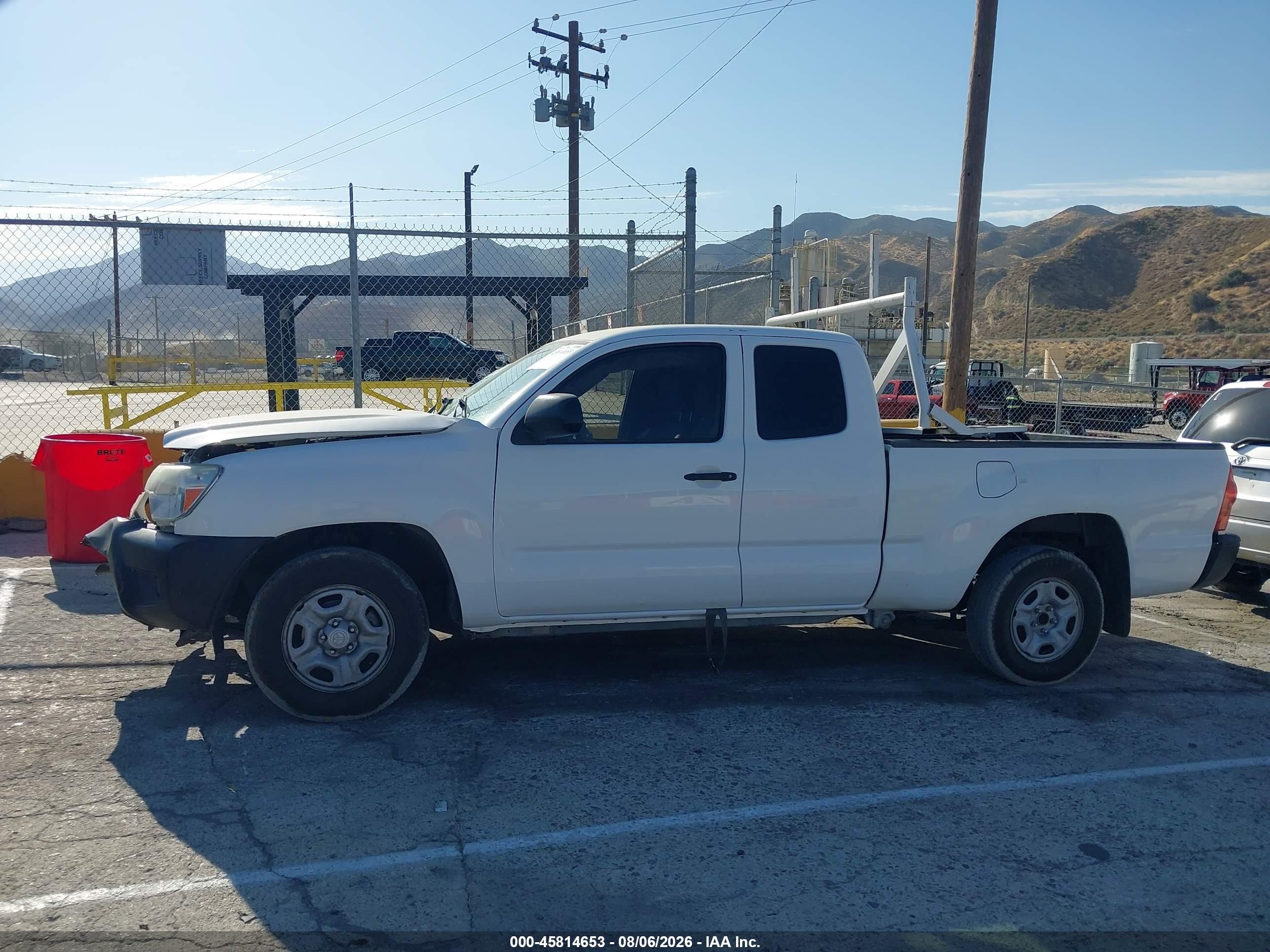 2015 Toyota Tacoma   White vin: 5TFTX4CNXFX068264