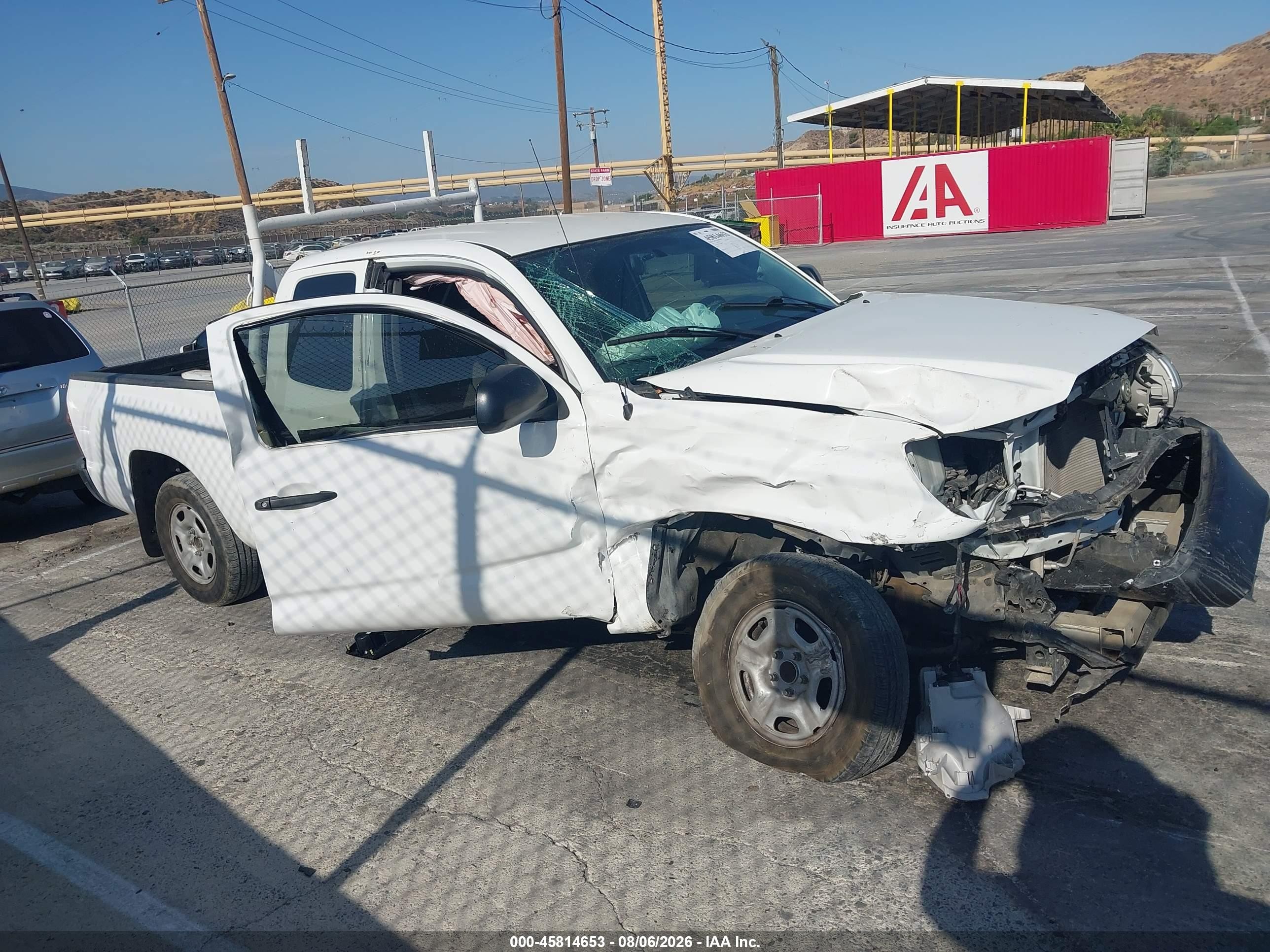 2015 Toyota Tacoma   White vin: 5TFTX4CNXFX068264