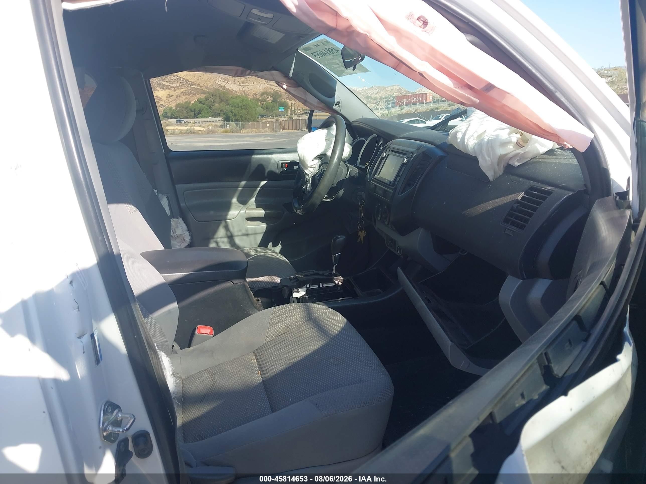 2015 Toyota Tacoma   White vin: 5TFTX4CNXFX068264