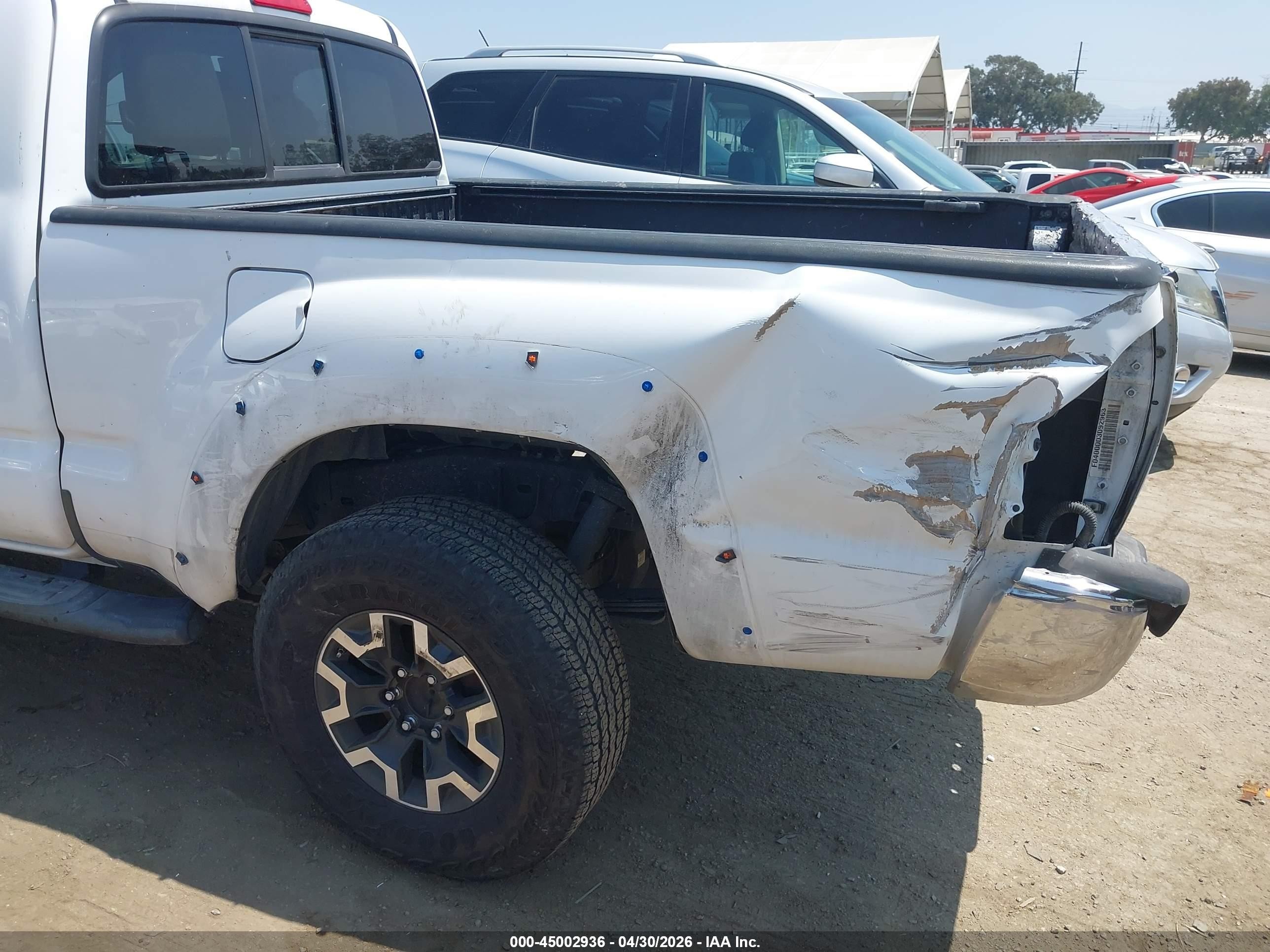2015 Toyota Tacoma Prerunner White vin: 5TFTX4GN3FX050652