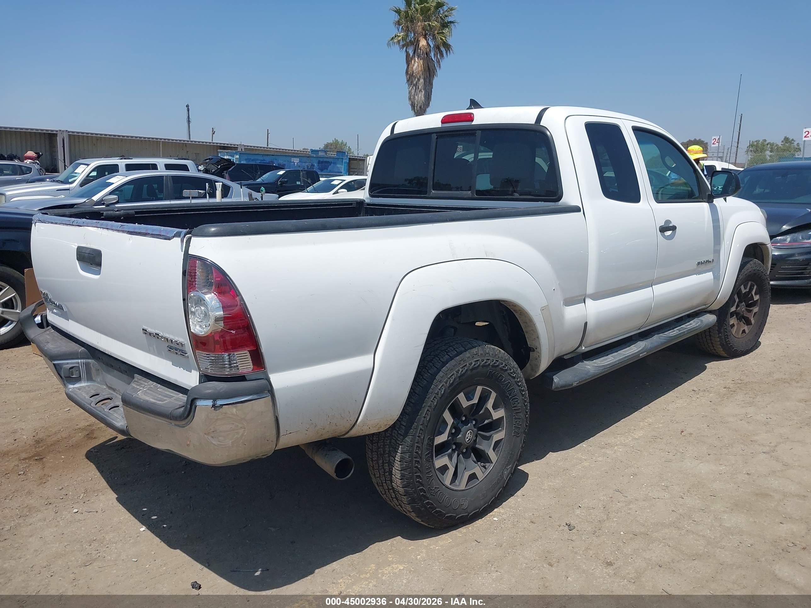 2015 Toyota Tacoma Prerunner White vin: 5TFTX4GN3FX050652