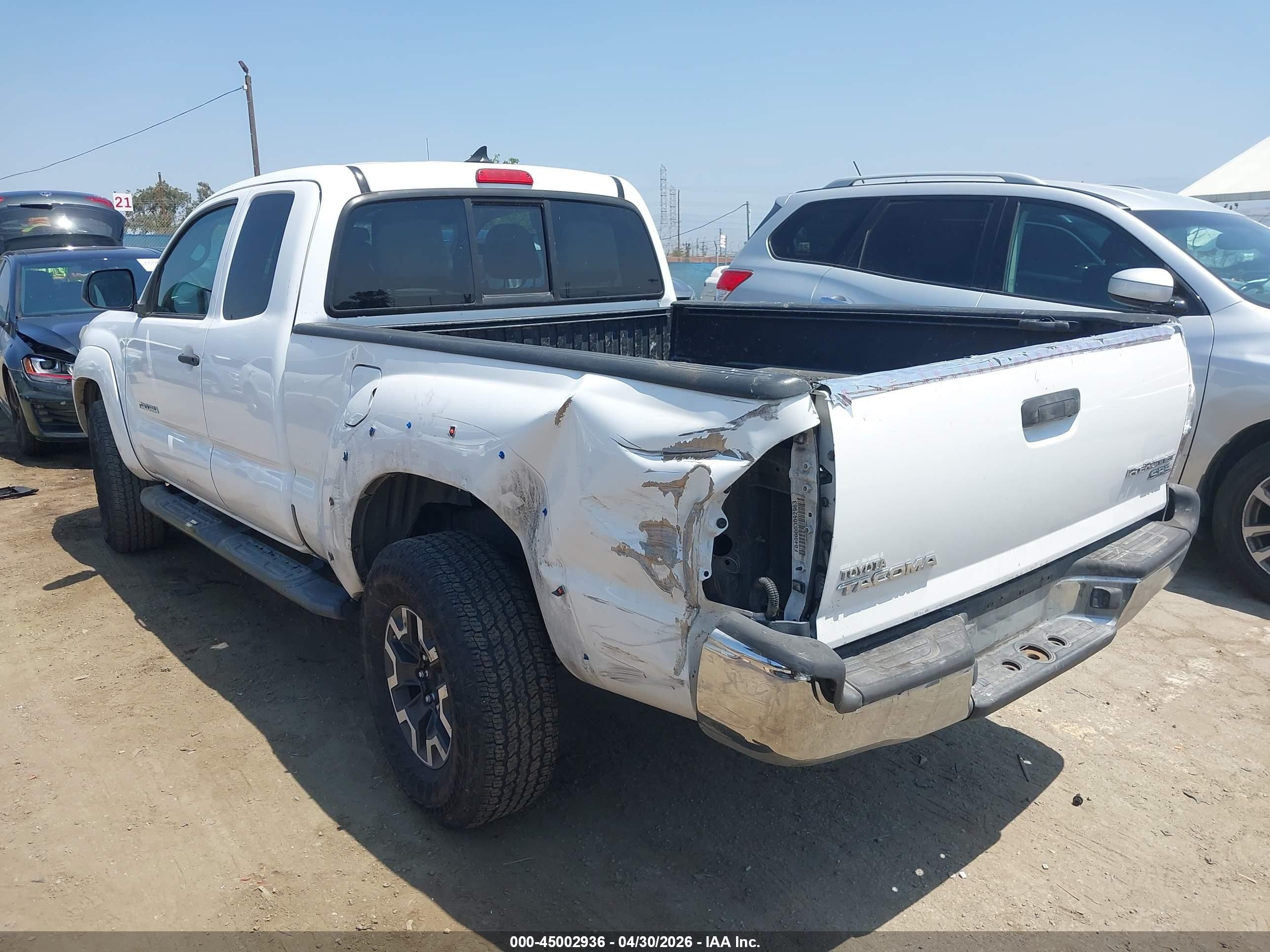 2015 Toyota Tacoma Prerunner White vin: 5TFTX4GN3FX050652