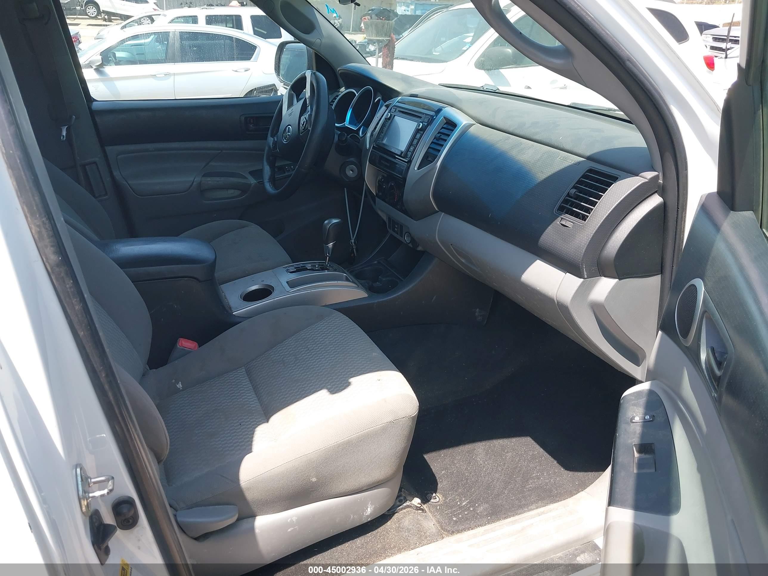 2015 Toyota Tacoma Prerunner White vin: 5TFTX4GN3FX050652