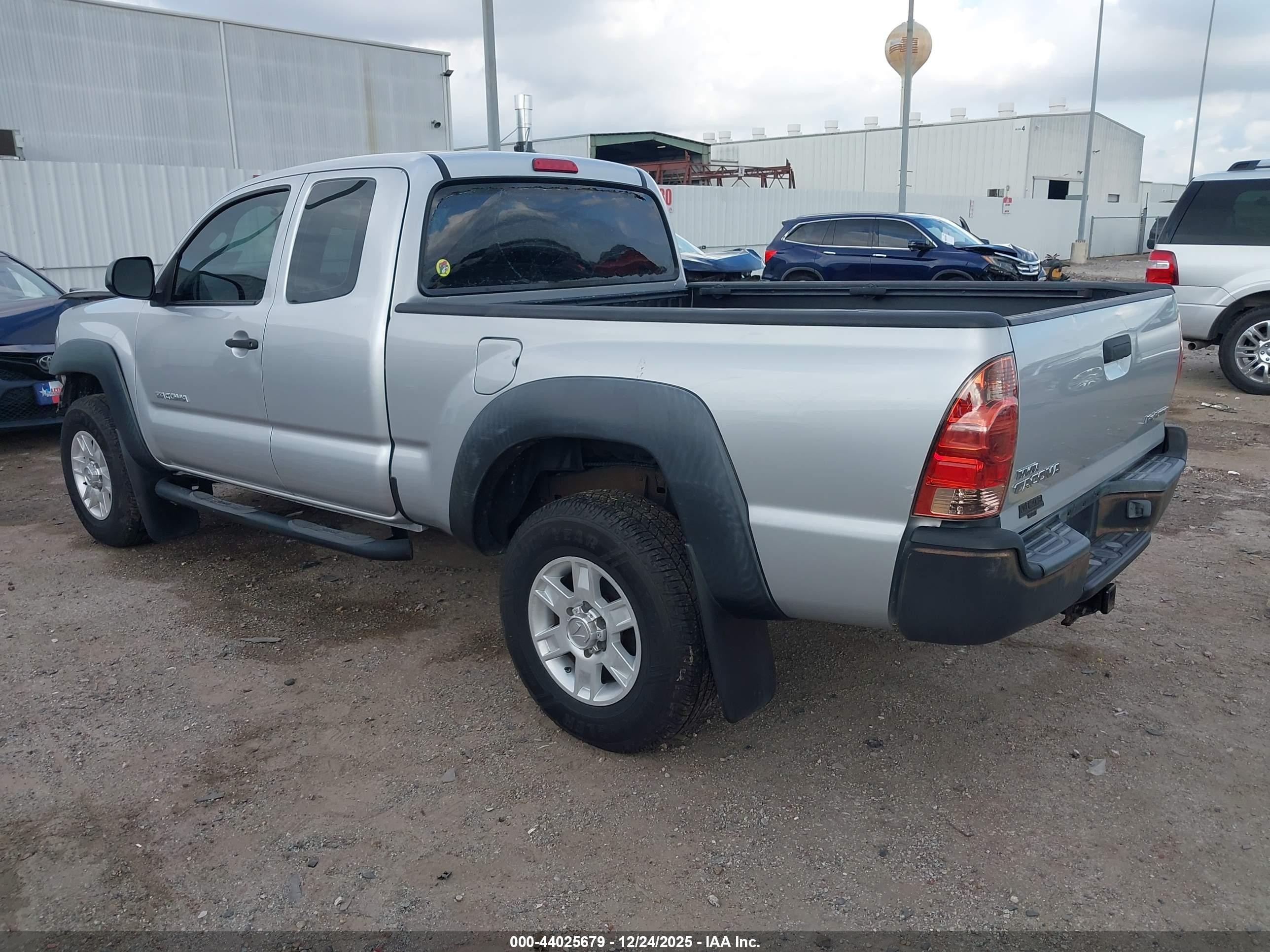 2013 Toyota Tacoma Prerunner Silver vin: 5TFTX4GN4DX016314
