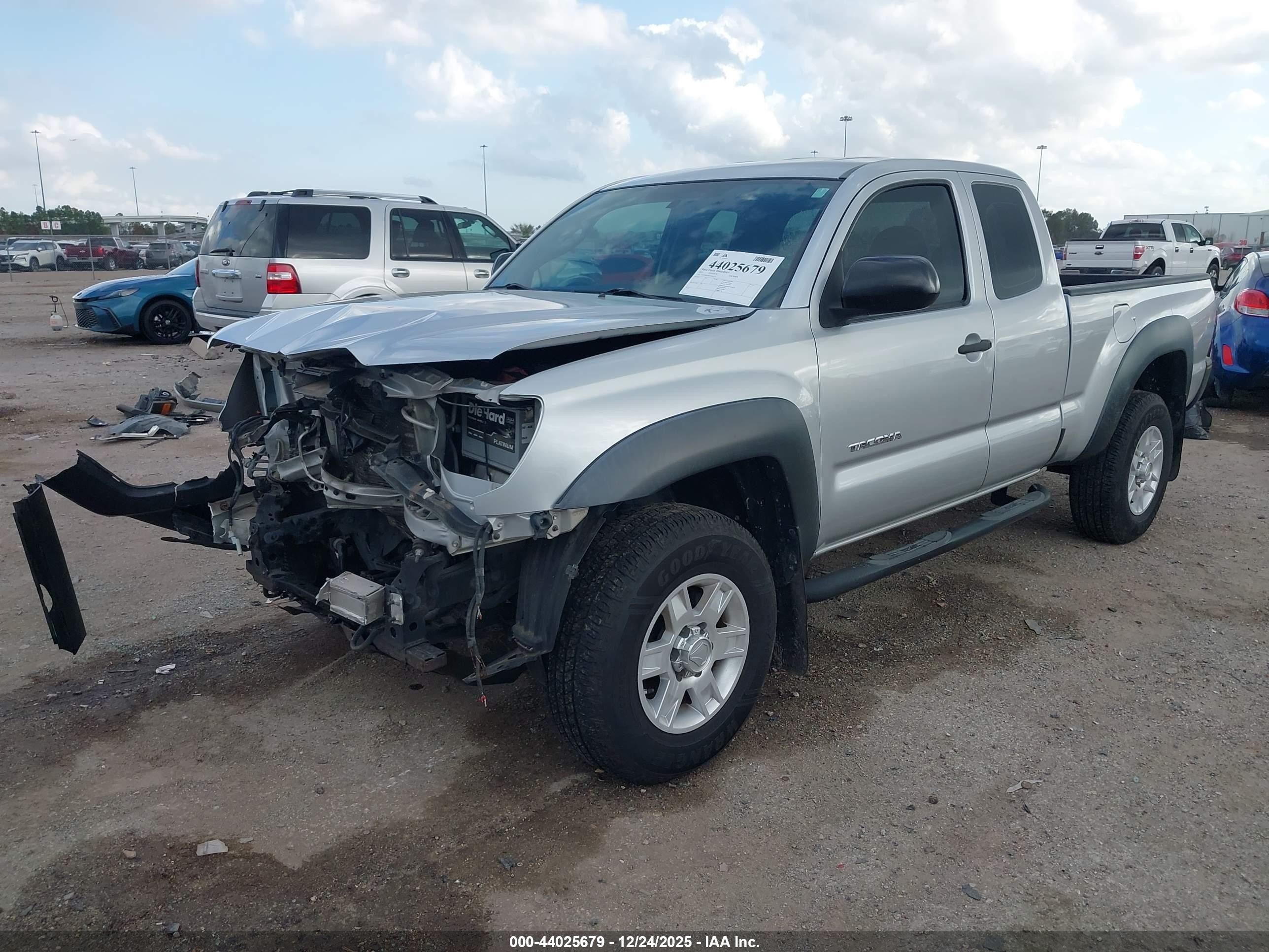 2013 Toyota Tacoma Prerunner Silver vin: 5TFTX4GN4DX016314