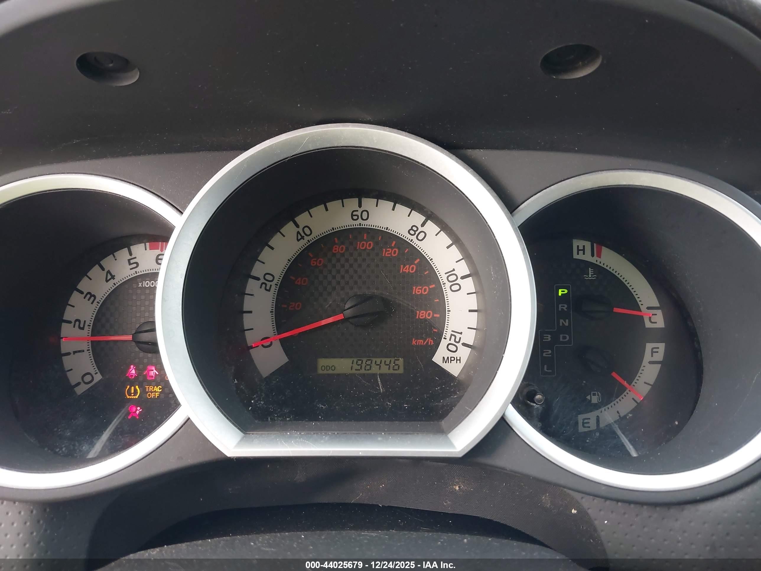 2013 Toyota Tacoma Prerunner Silver vin: 5TFTX4GN4DX016314