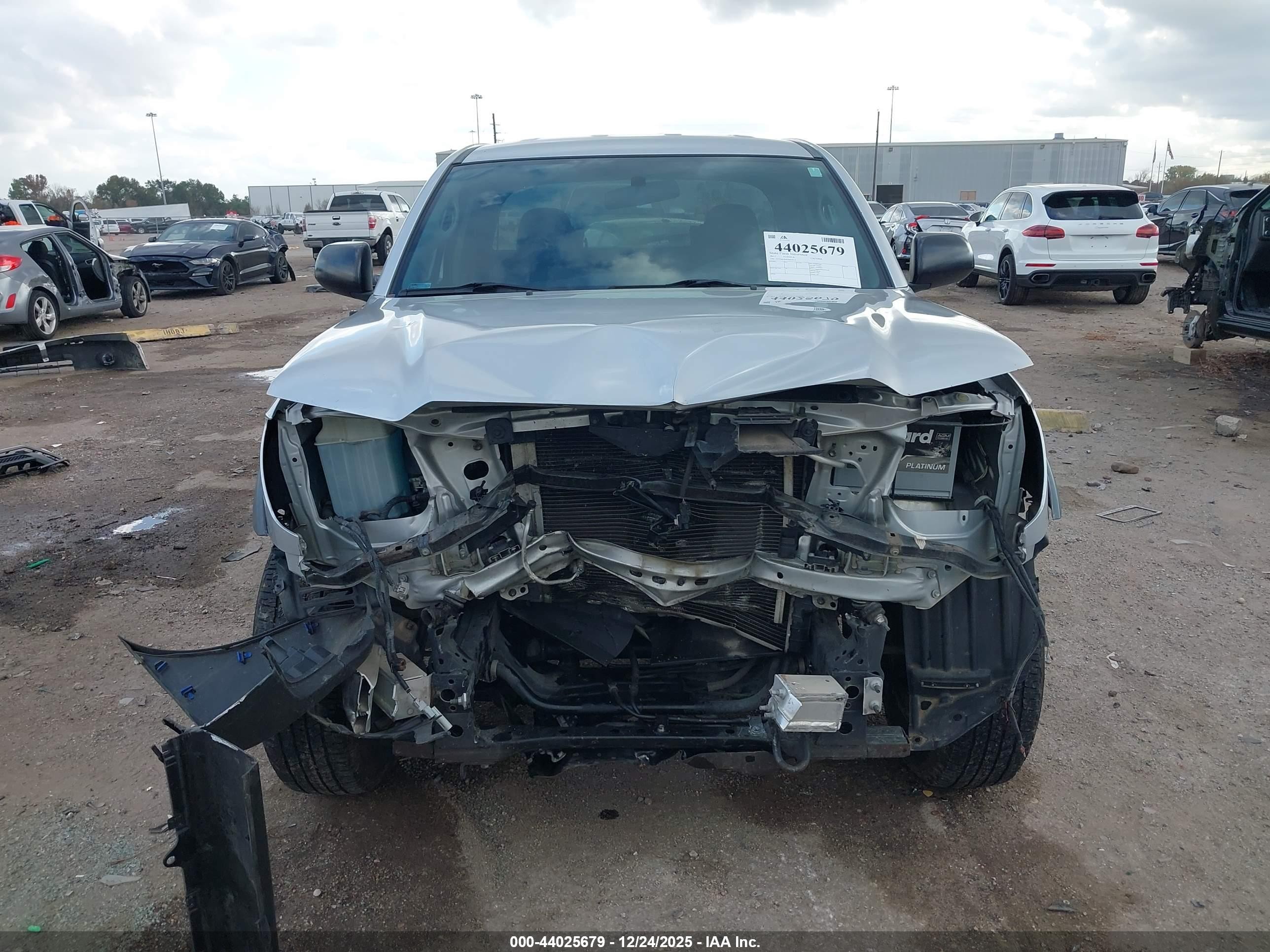 2013 Toyota Tacoma Prerunner Silver vin: 5TFTX4GN4DX016314