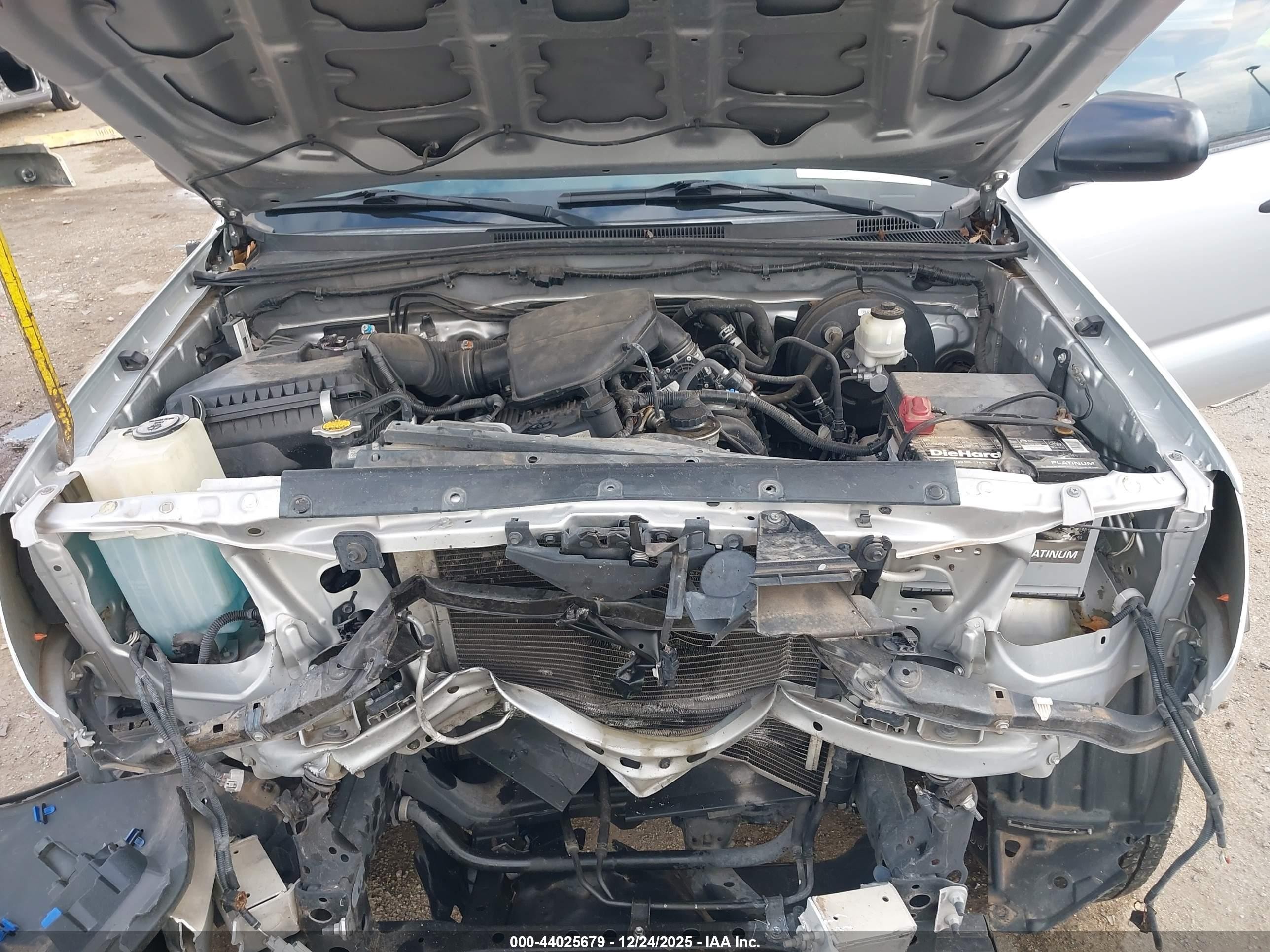 2013 Toyota Tacoma Prerunner Silver vin: 5TFTX4GN4DX016314