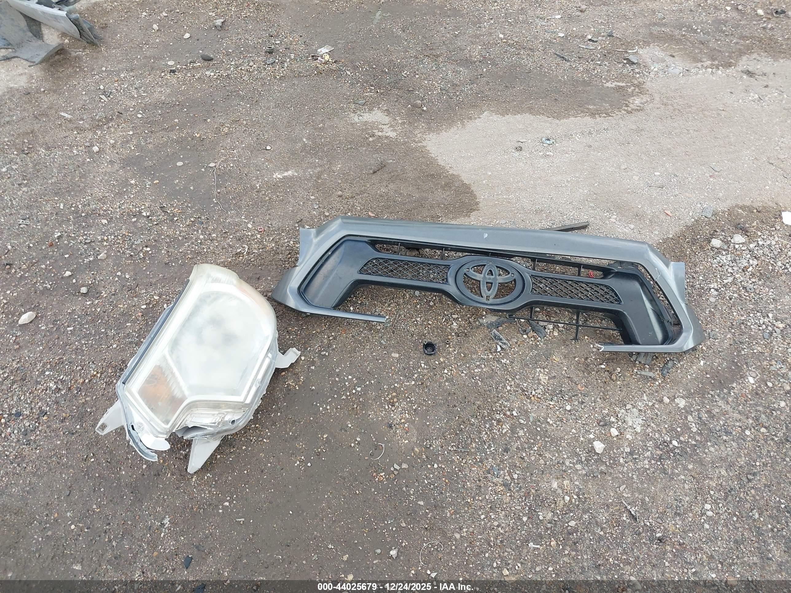 2013 Toyota Tacoma Prerunner Silver vin: 5TFTX4GN4DX016314