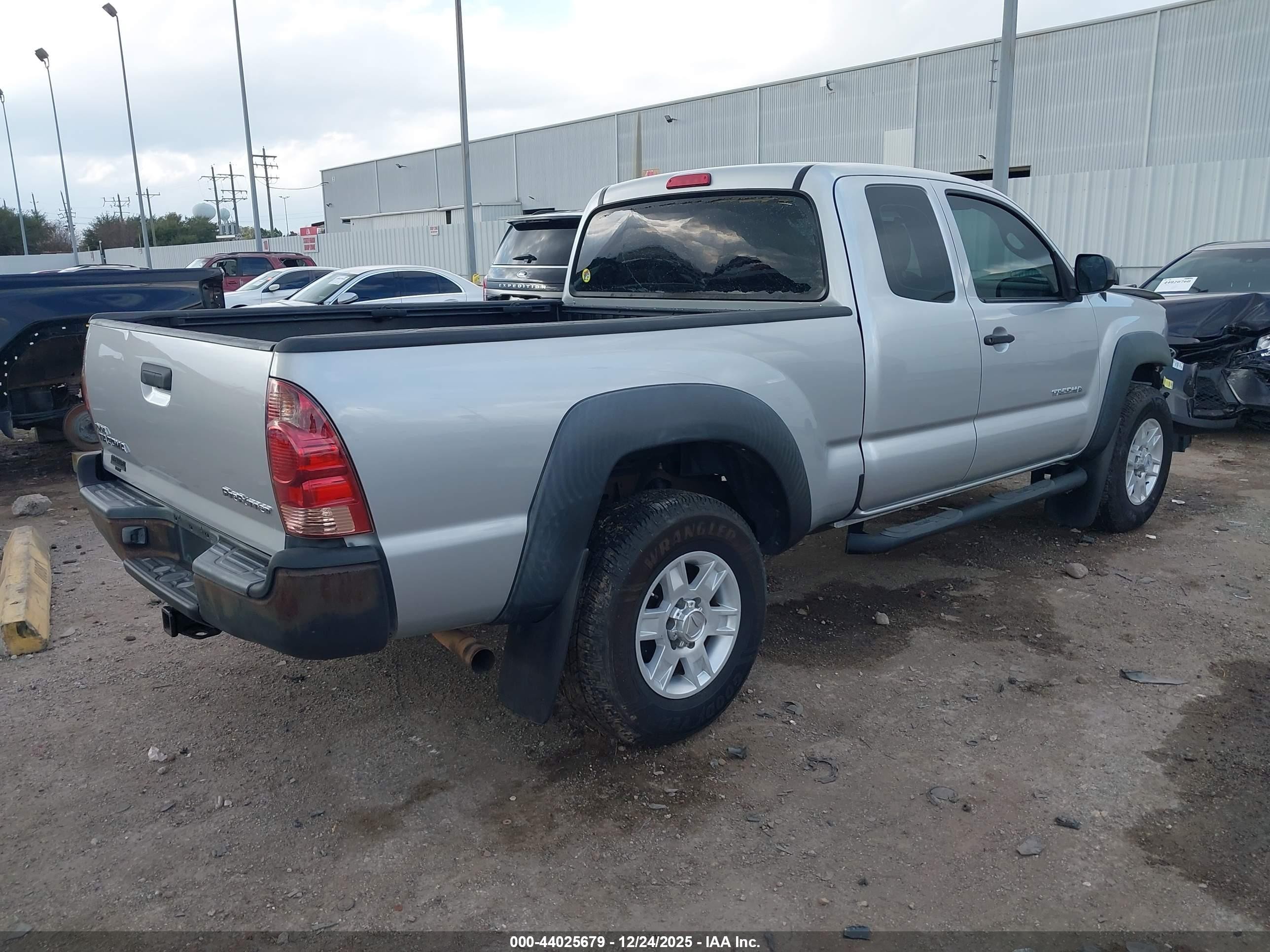 2013 Toyota Tacoma Prerunner Silver vin: 5TFTX4GN4DX016314