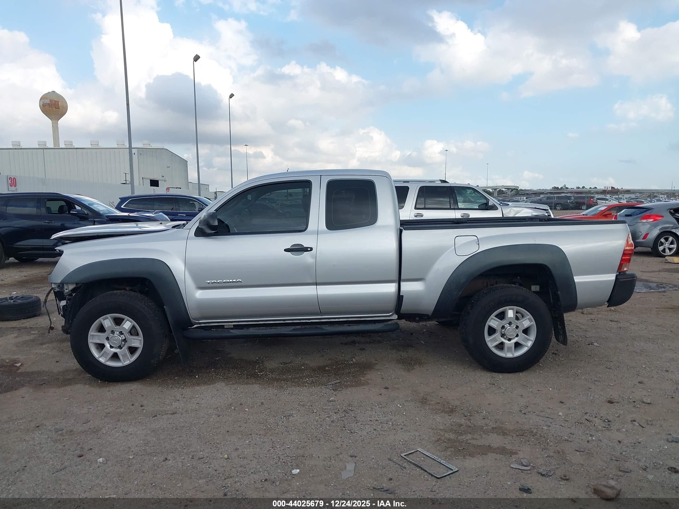 2013 Toyota Tacoma Prerunner Silver vin: 5TFTX4GN4DX016314
