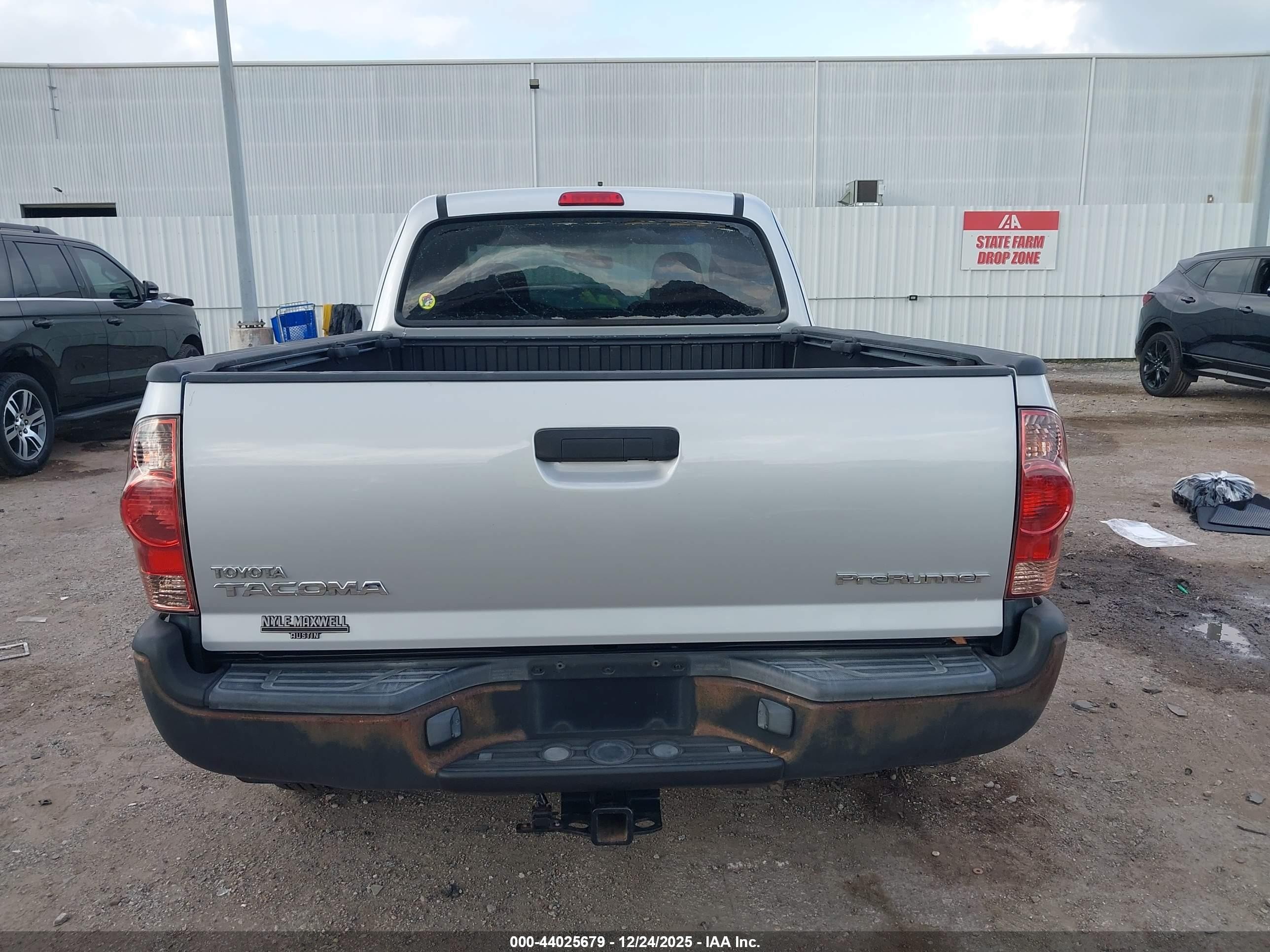 2013 Toyota Tacoma Prerunner Silver vin: 5TFTX4GN4DX016314