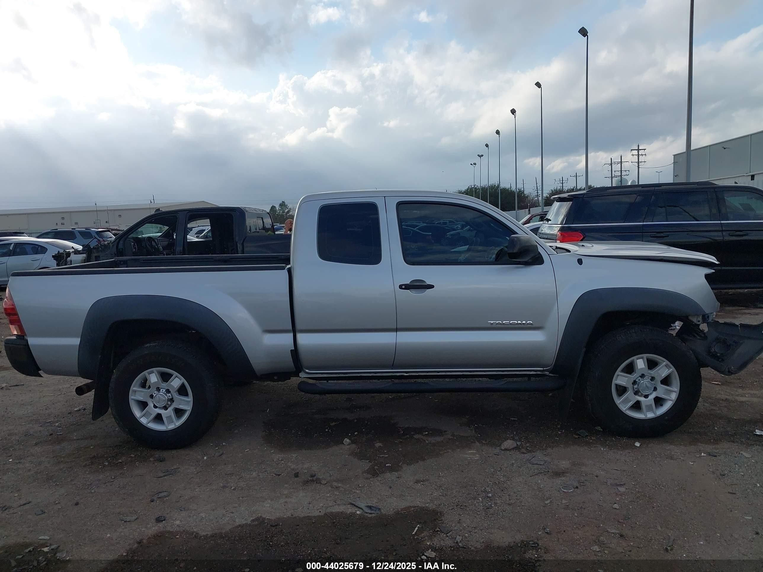 2013 Toyota Tacoma Prerunner Silver vin: 5TFTX4GN4DX016314