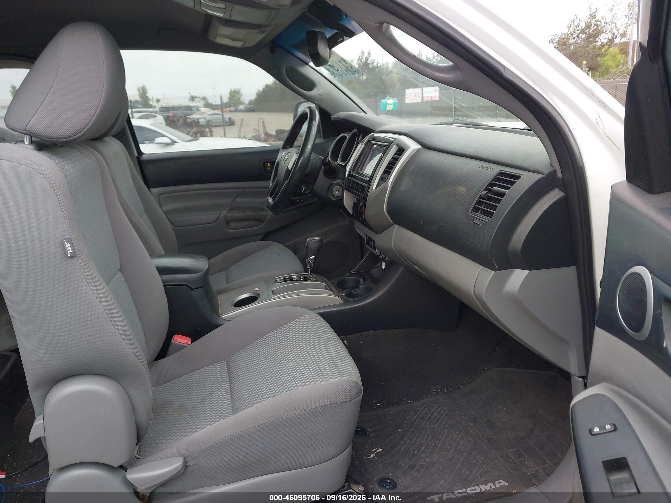 2012 Toyota Tacoma Prerunner White vin: 5TFTX4GN5CX012755