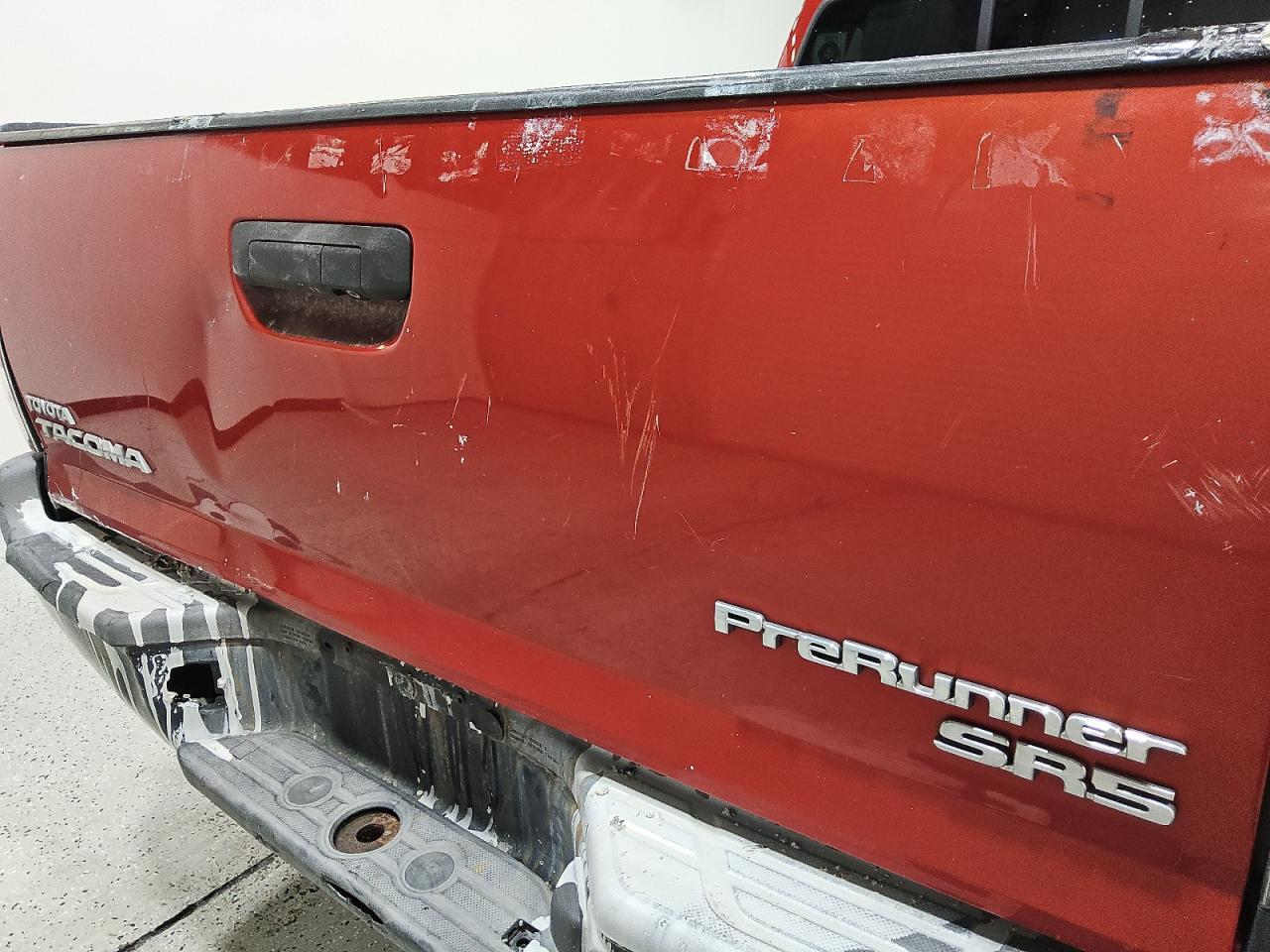 2013 Toyota Tacoma Prerunner Access Cab Red vin: 5TFTX4GN5DX021957 Damage: Tailgate, Dent(S) W/ Paint Dmg, > 12 Inches