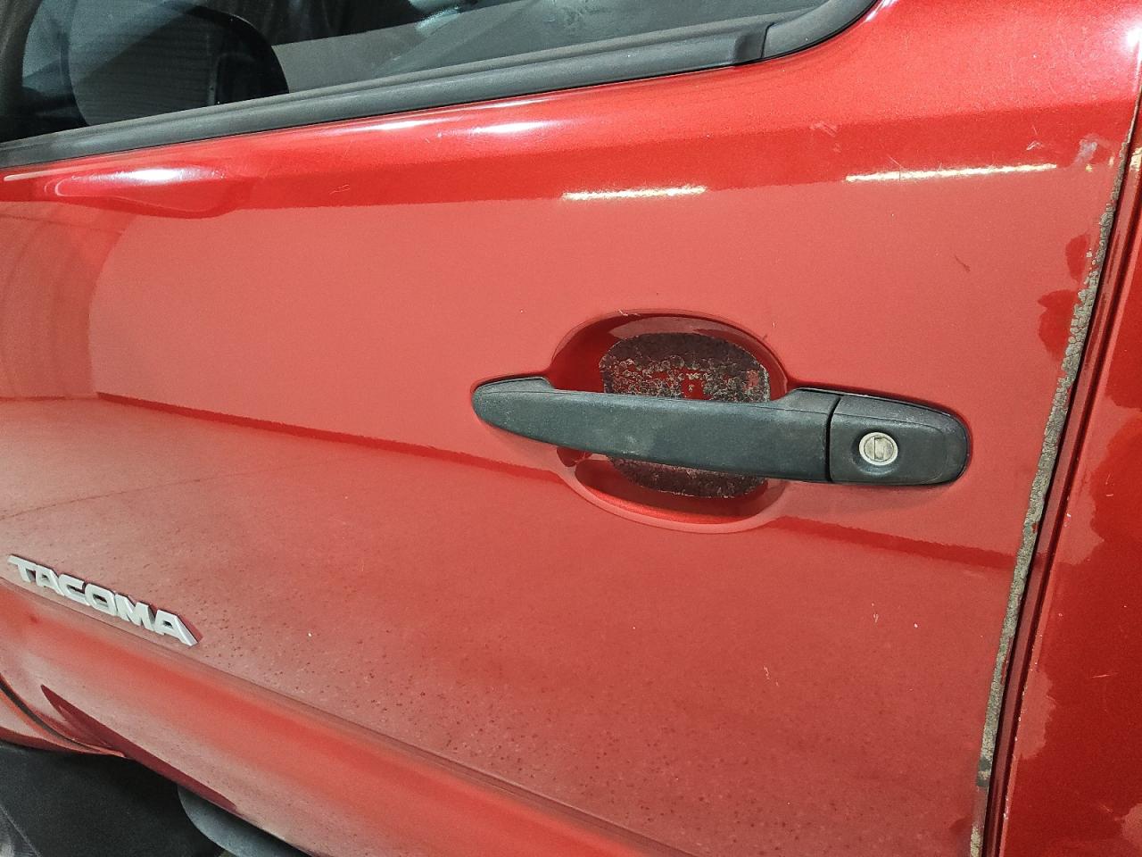 2013 Toyota Tacoma Prerunner Access Cab Red vin: 5TFTX4GN5DX021957 Damage: Left Front Door, Heavy Scratch, 1 To 2 Inches