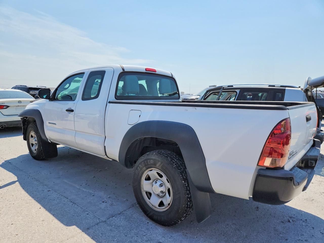 2014 Toyota Tacoma Prerunner Access Cab White vin: 5TFTX4GN6EX032127