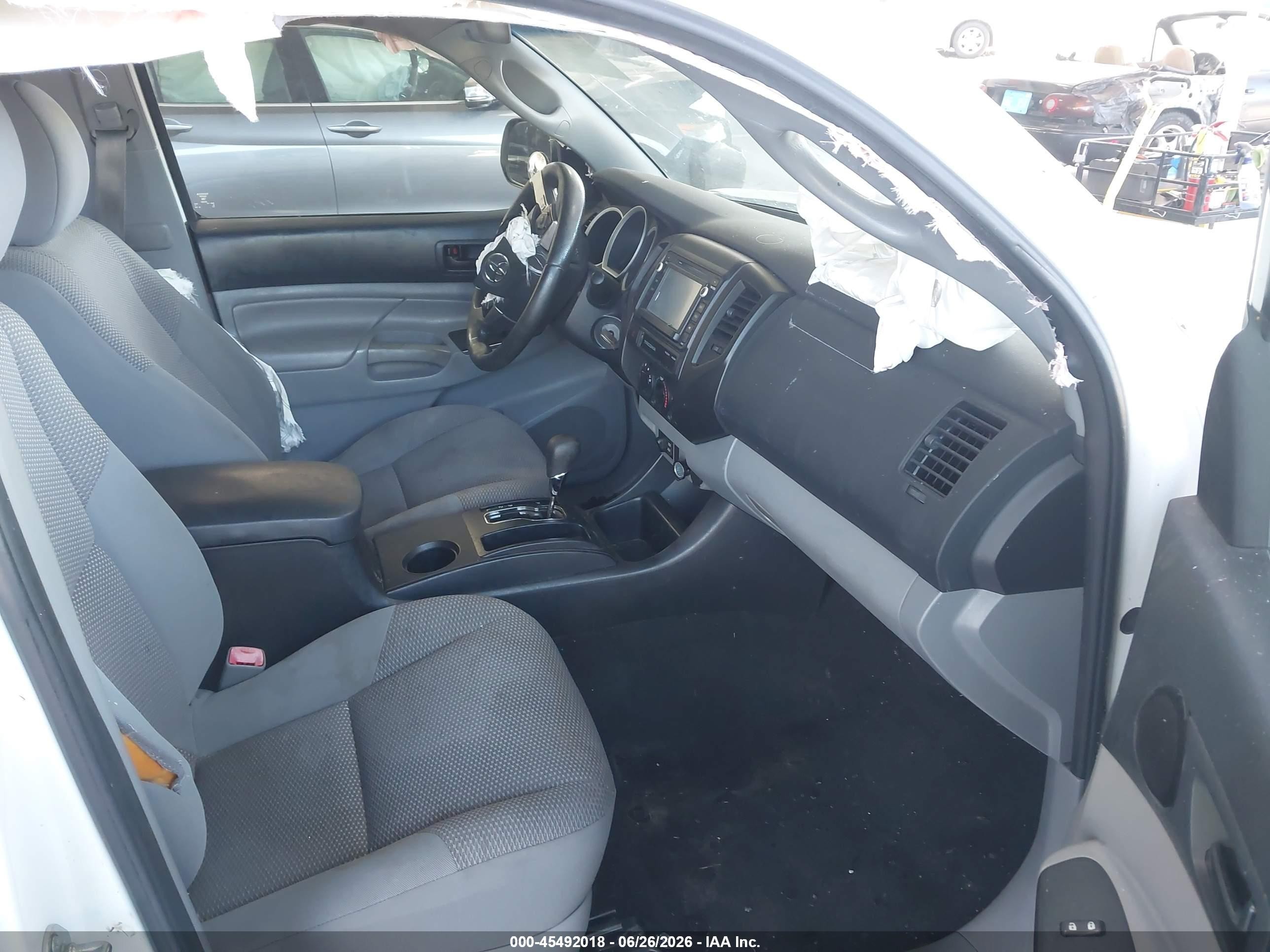 2015 Toyota Tacoma Prerunner White vin: 5TFTX4GNXFX043522