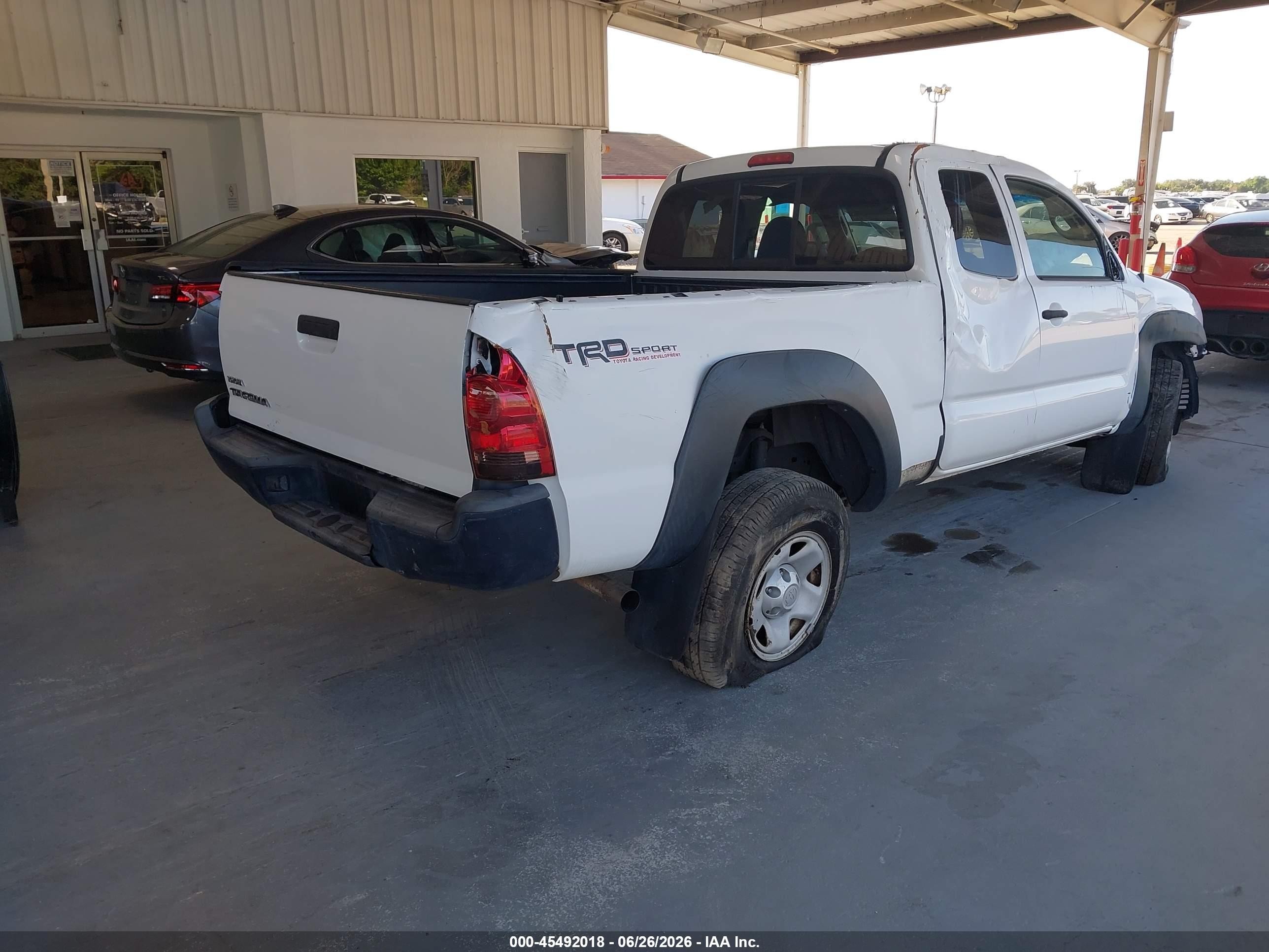 2015 Toyota Tacoma Prerunner White vin: 5TFTX4GNXFX043522