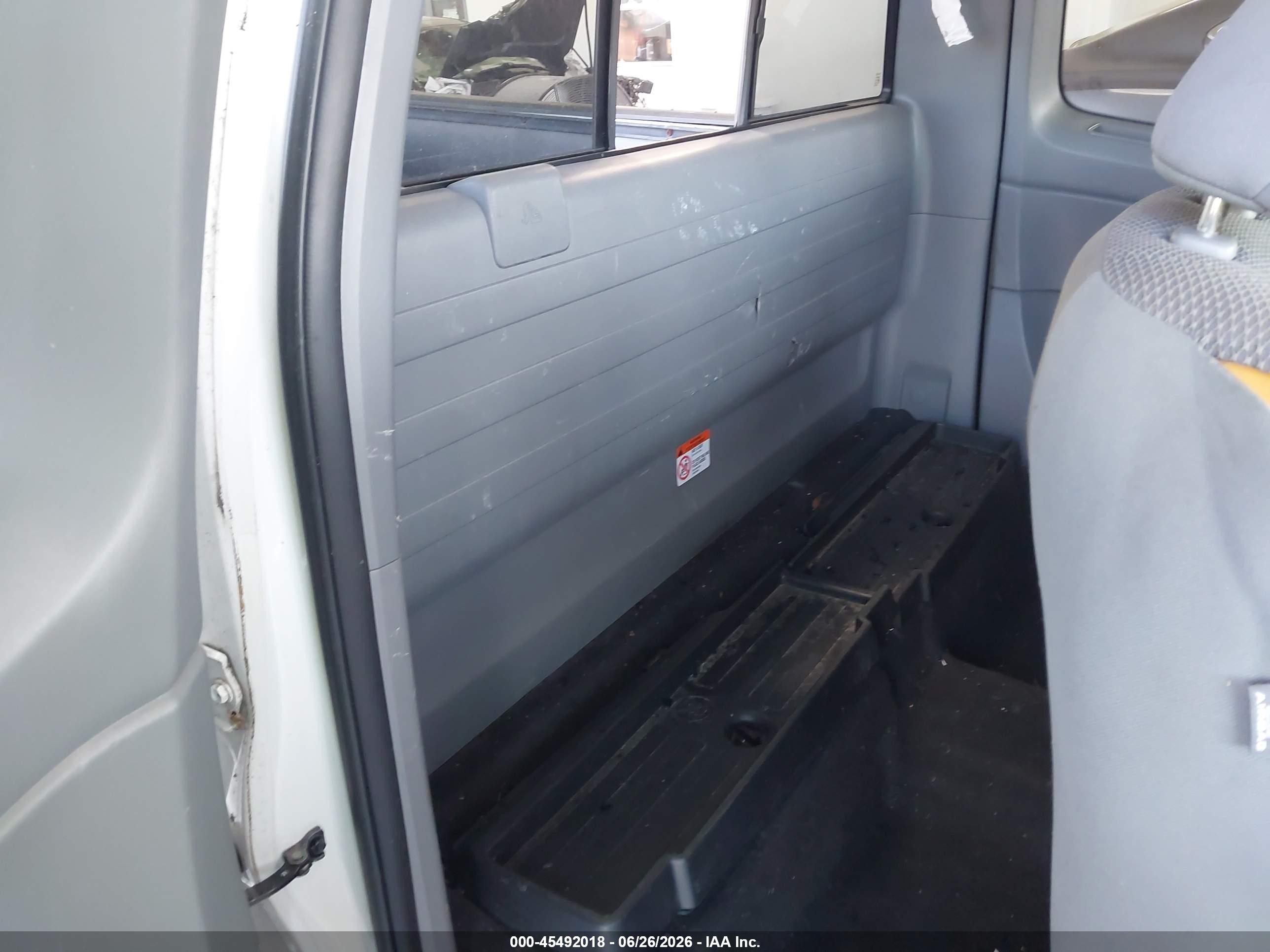 2015 Toyota Tacoma Prerunner White vin: 5TFTX4GNXFX043522