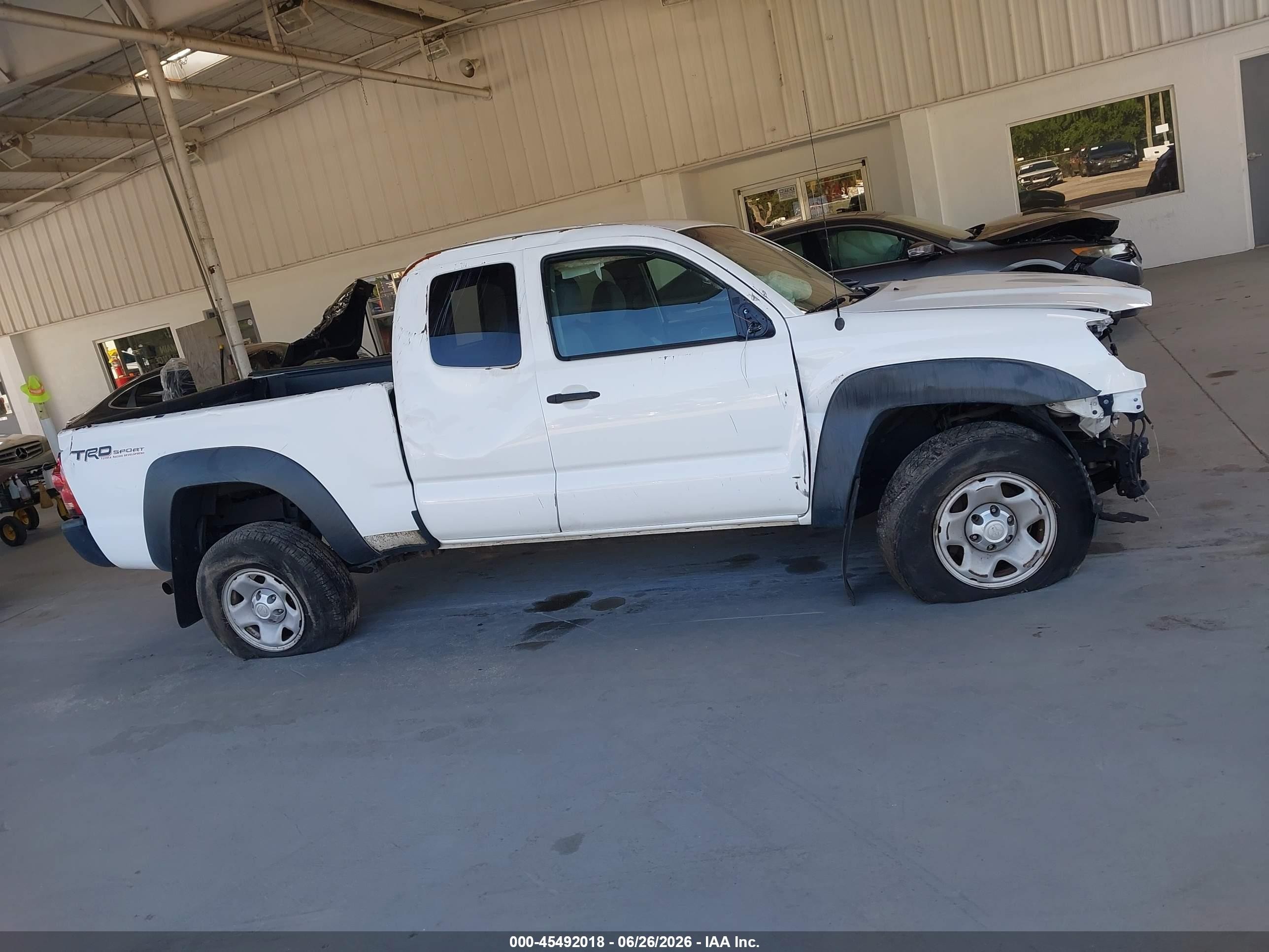 2015 Toyota Tacoma Prerunner White vin: 5TFTX4GNXFX043522