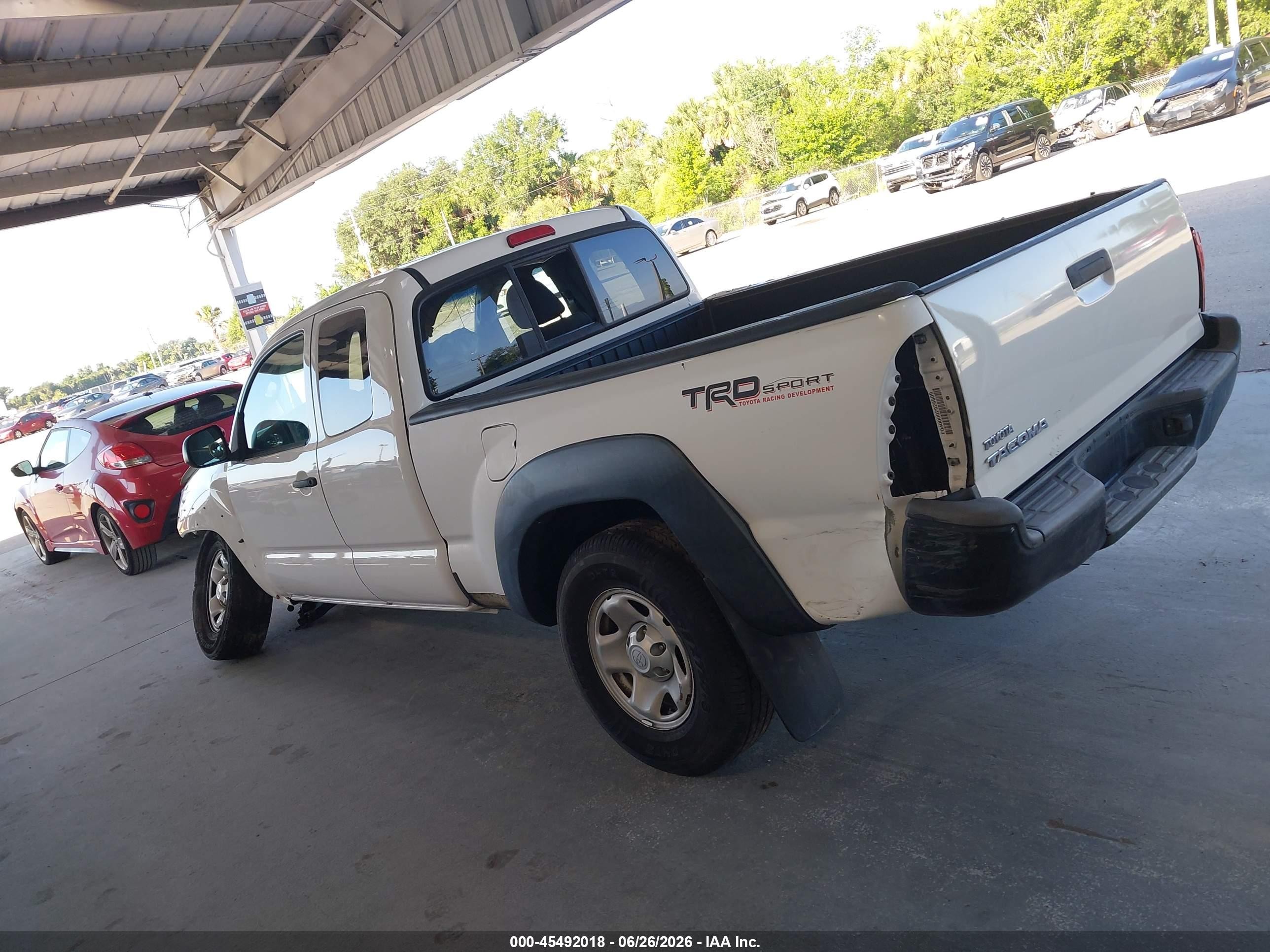 2015 Toyota Tacoma Prerunner White vin: 5TFTX4GNXFX043522