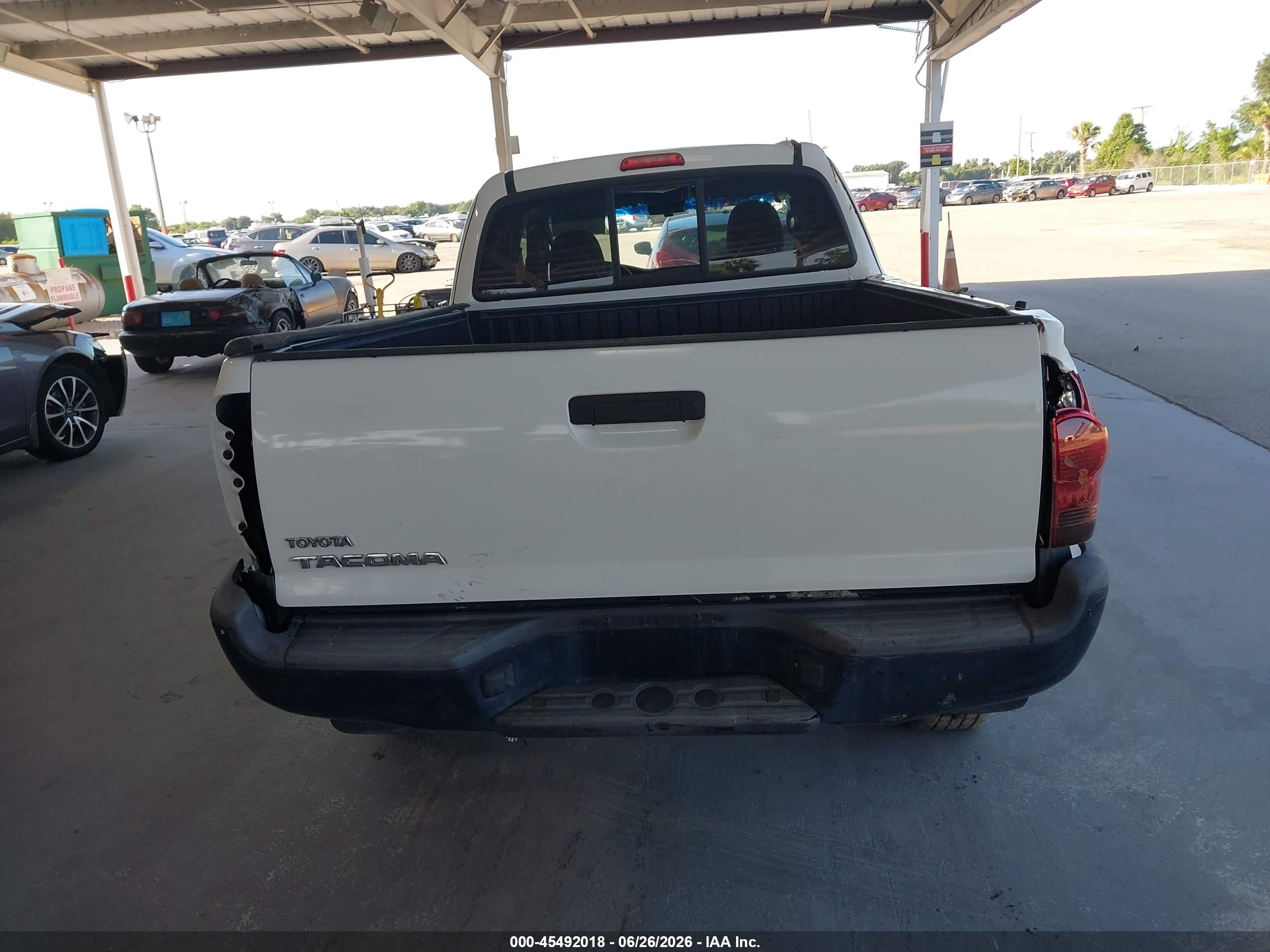 2015 Toyota Tacoma Prerunner White vin: 5TFTX4GNXFX043522