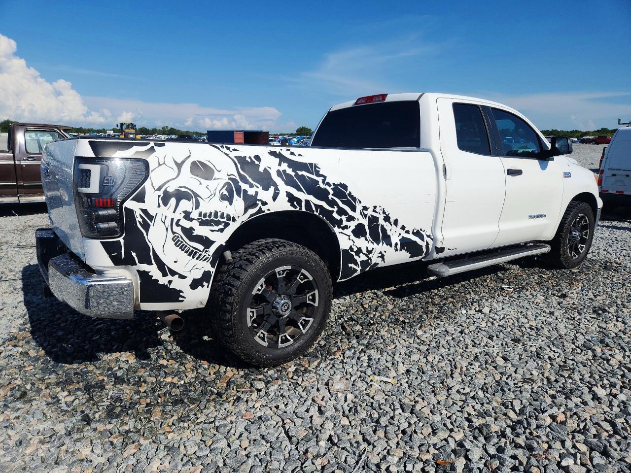 2010 Toyota Tundra Double Cab Sr5 White vin: 5TFTY5F15AX006582