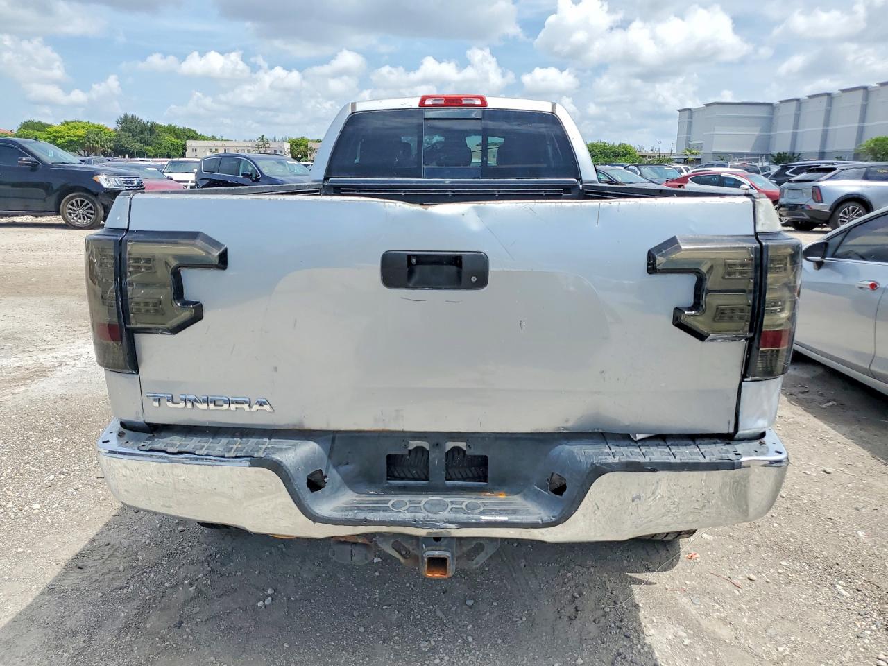 2010 Toyota Tundra Double Cab Sr5 Silver vin: 5TFTY5F16AX006977