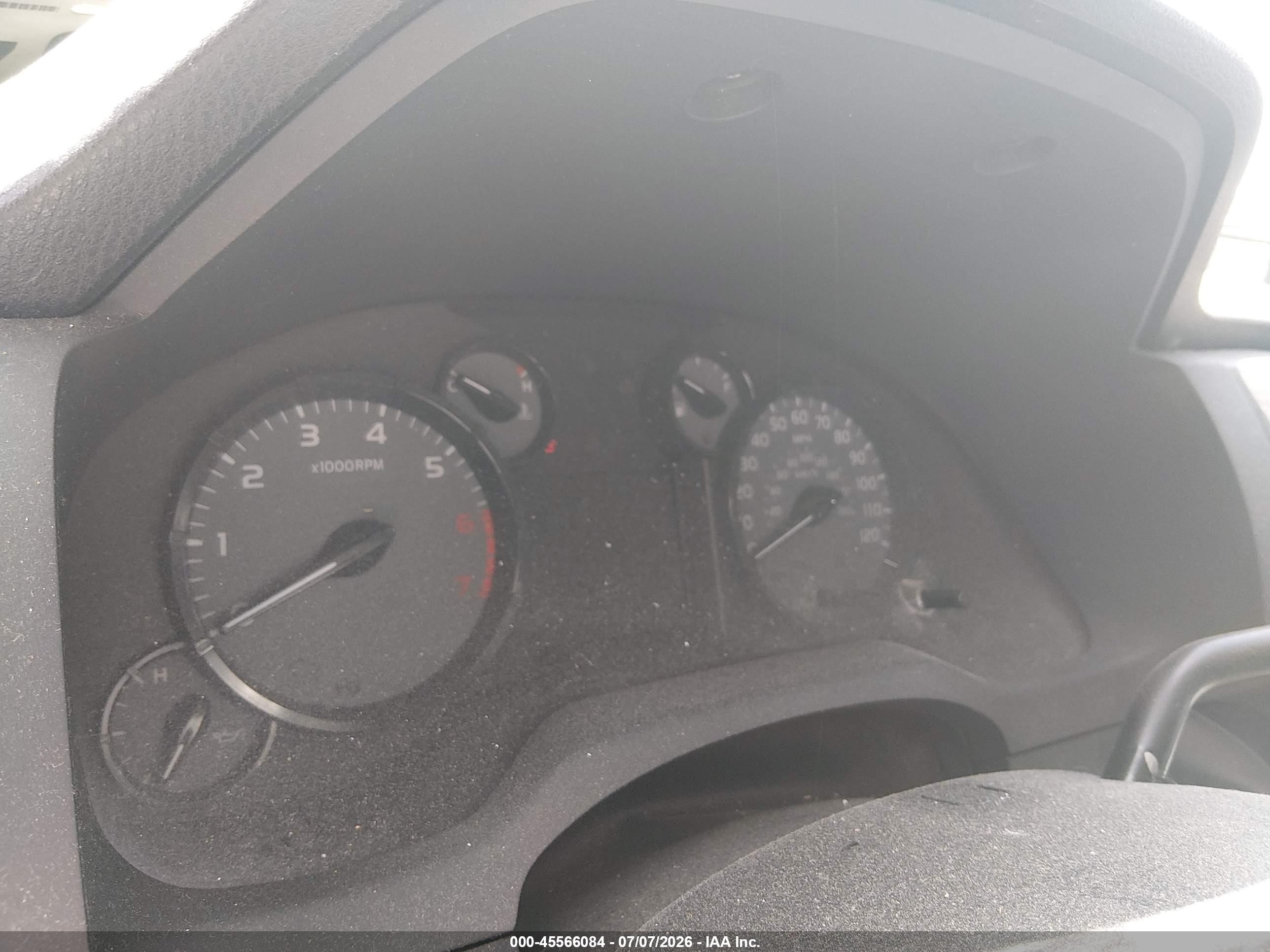 2015 Toyota Tundra Sr 5.7l V8 White vin: 5TFTY5F16FX008798