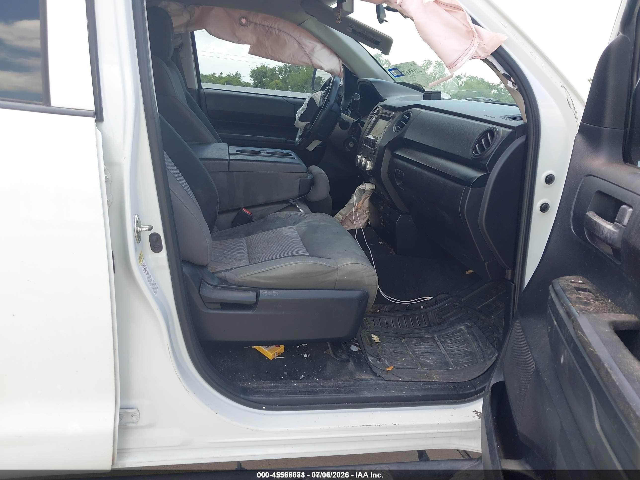 2015 Toyota Tundra Sr 5.7l V8 White vin: 5TFTY5F16FX008798