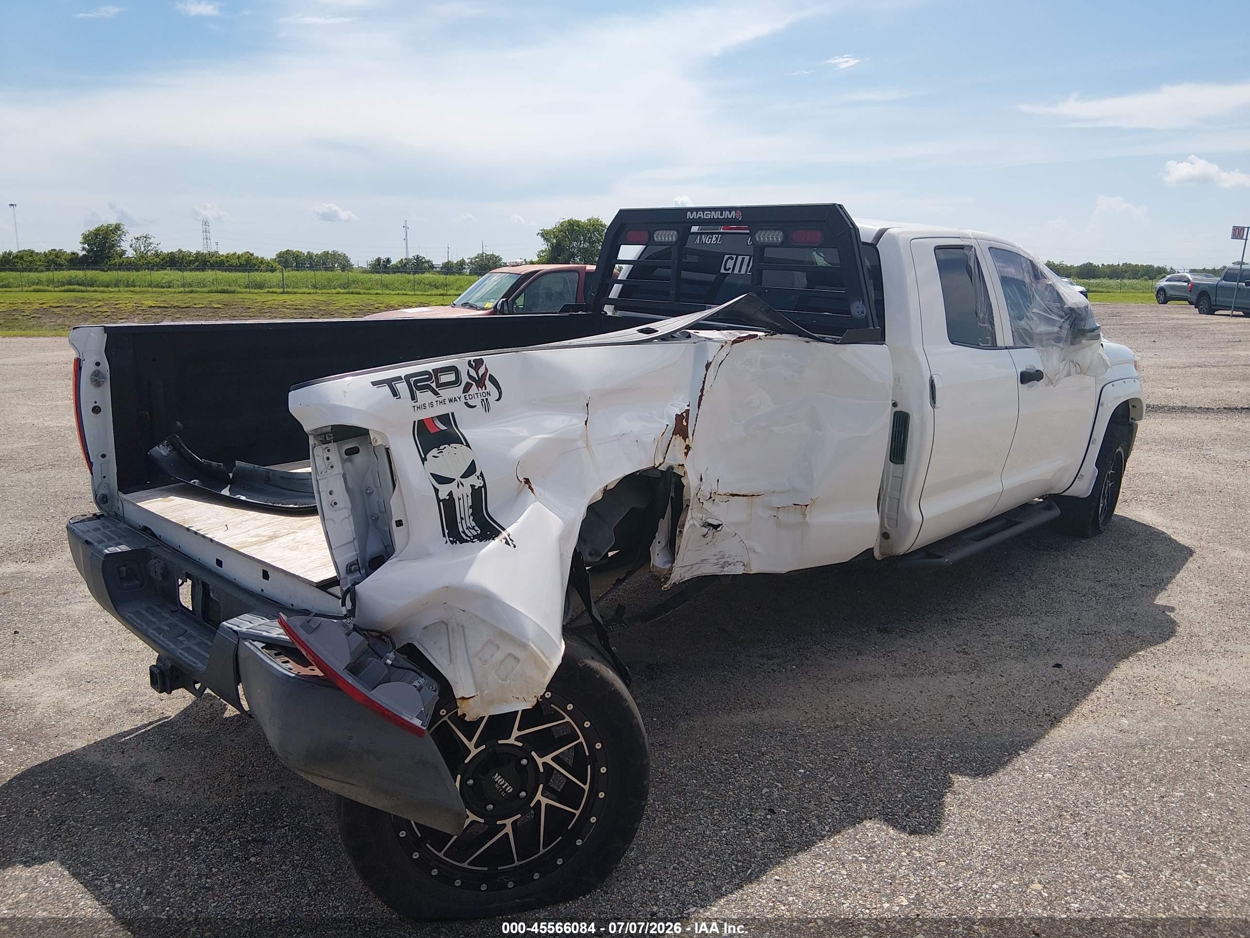 2015 Toyota Tundra Sr 5.7l V8 White vin: 5TFTY5F16FX008798