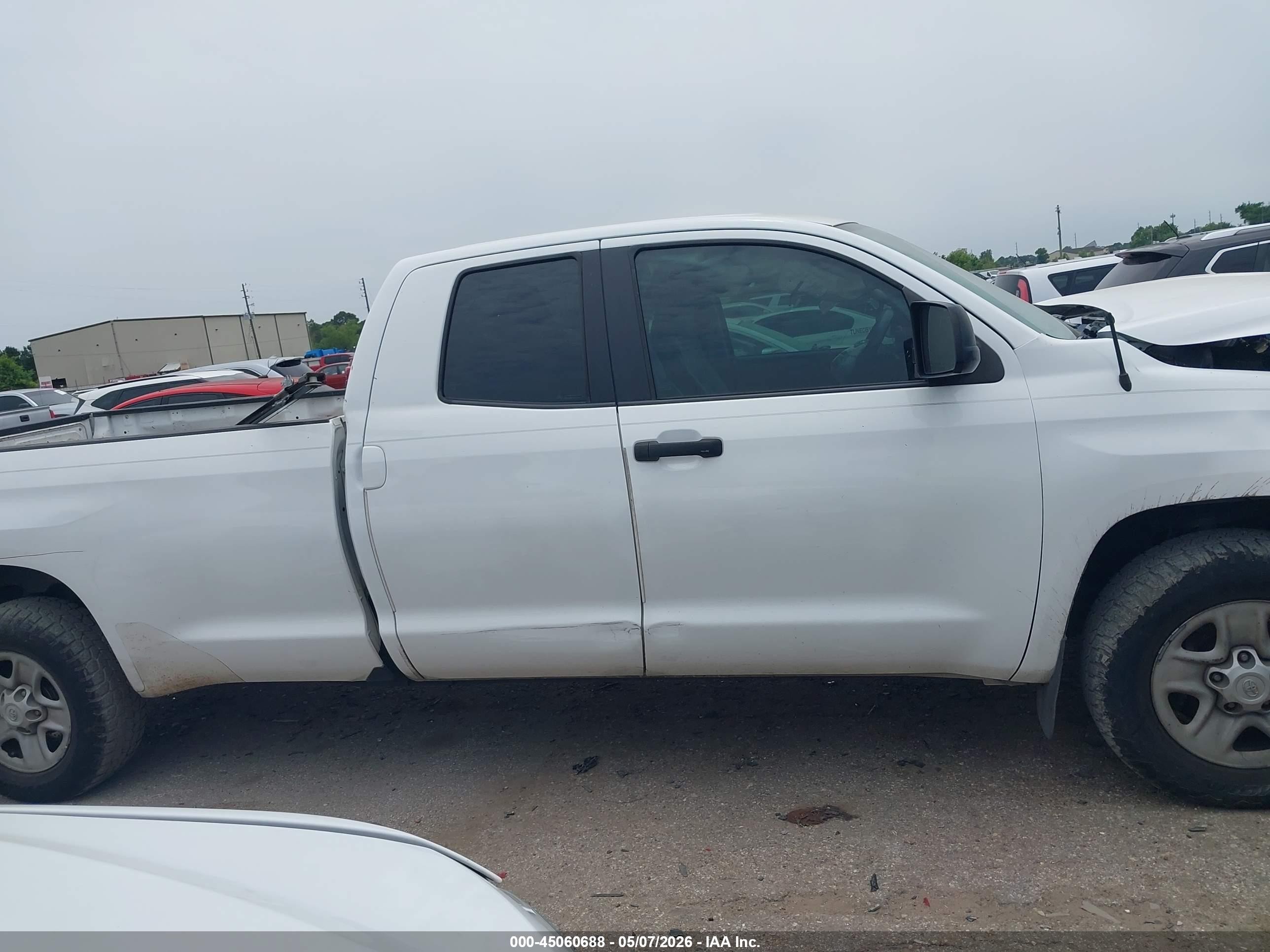 2014 Toyota Tundra Sr 5.7l V8 White vin: 5TFTY5F1XEX008494