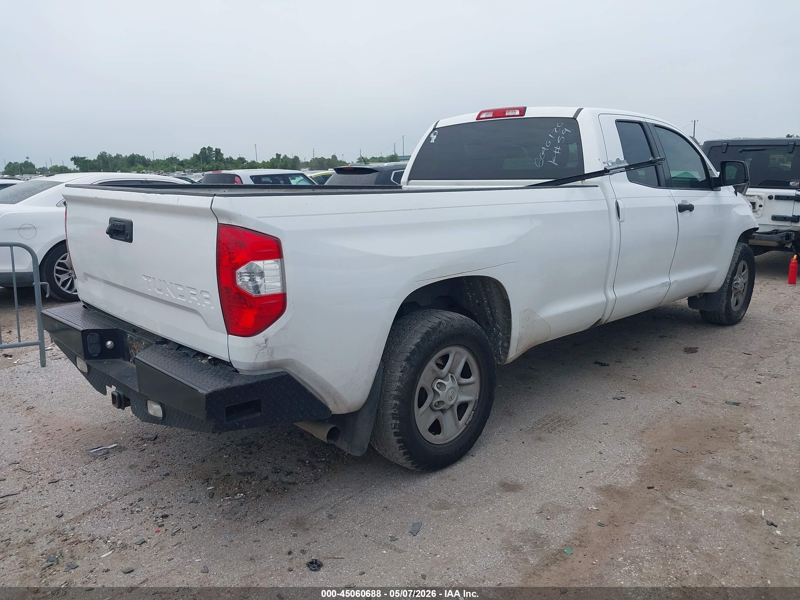 2014 Toyota Tundra Sr 5.7l V8 White vin: 5TFTY5F1XEX008494