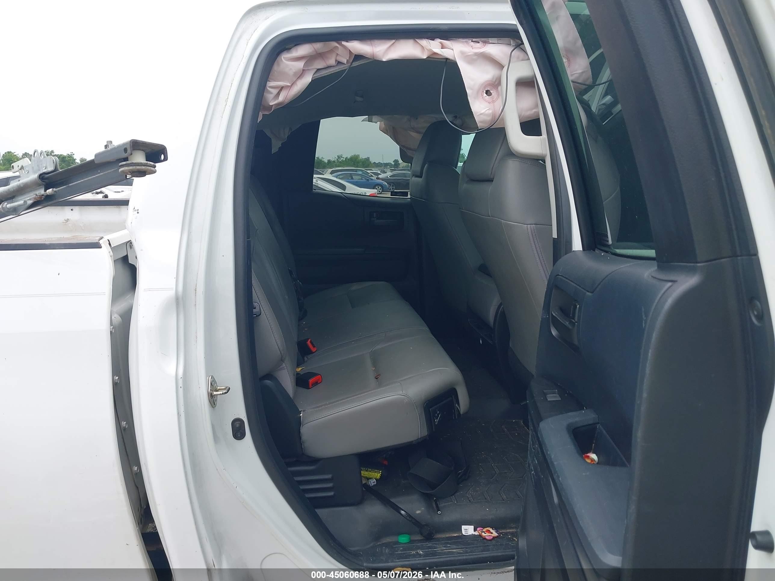 2014 Toyota Tundra Sr 5.7l V8 White vin: 5TFTY5F1XEX008494