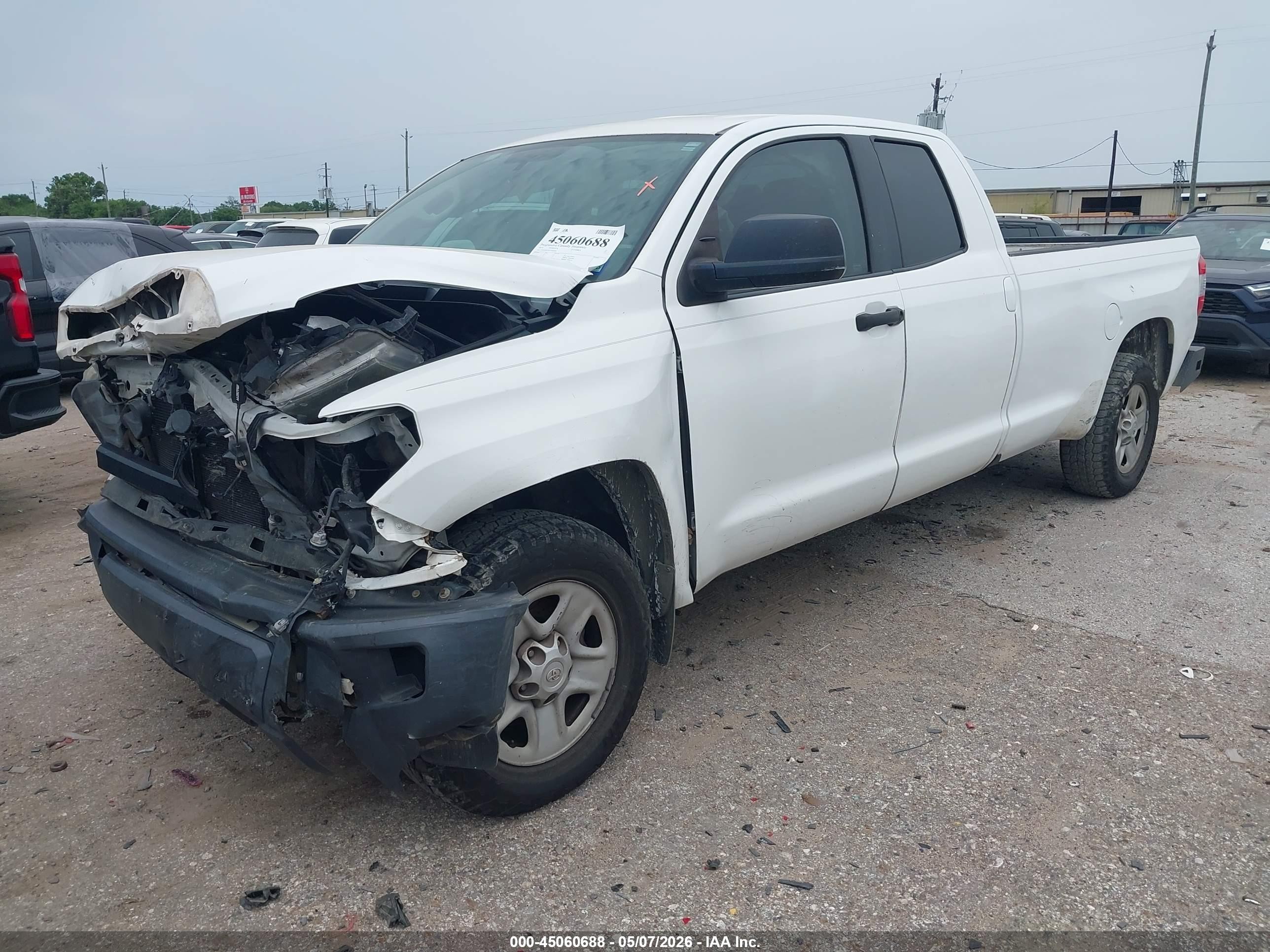 2014 Toyota Tundra Sr 5.7l V8 White vin: 5TFTY5F1XEX008494