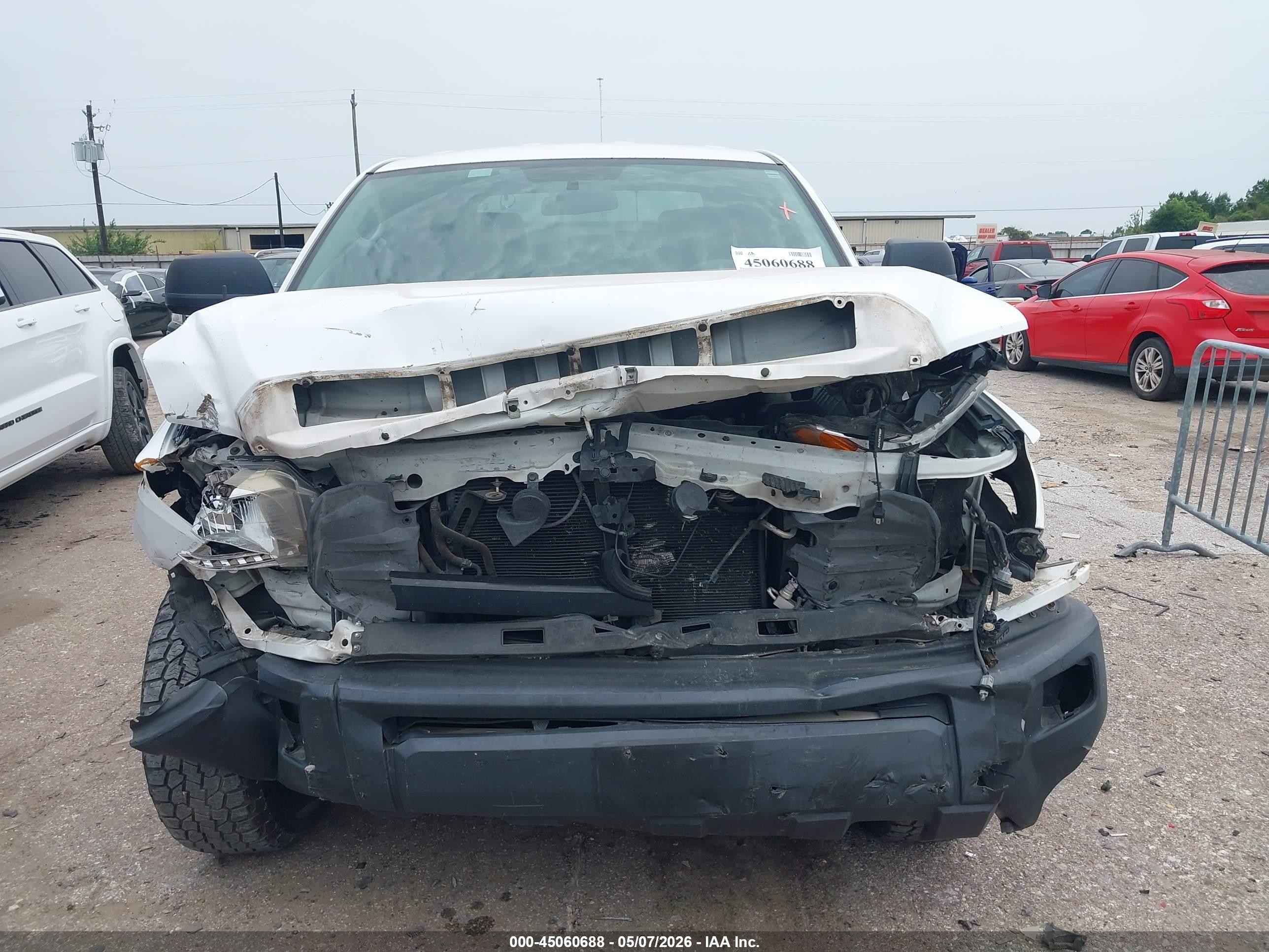 2014 Toyota Tundra Sr 5.7l V8 White vin: 5TFTY5F1XEX008494