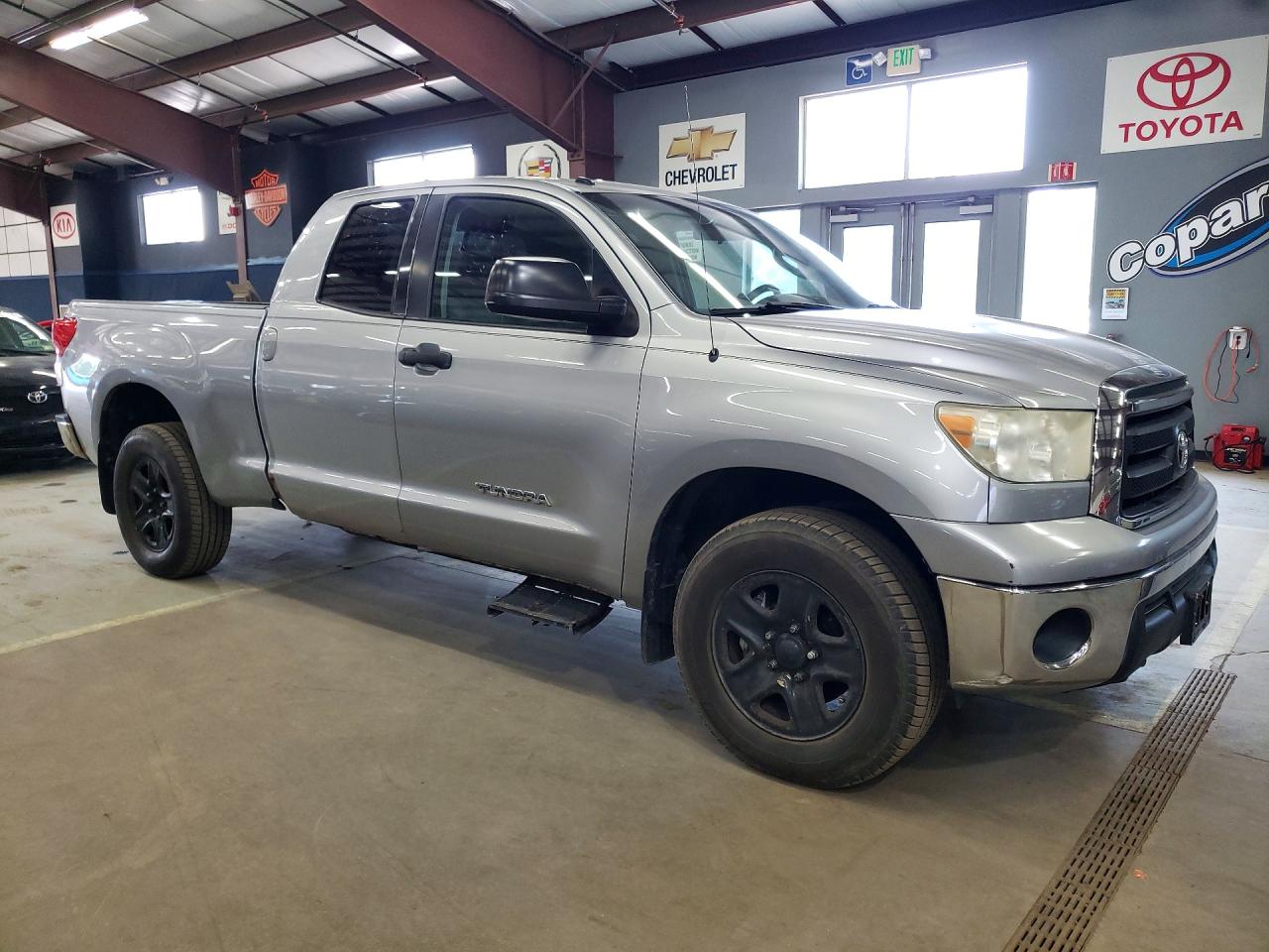2010 Toyota Tundra Double Cab Sr5 Silver vin: 5TFUM5F10AX012886